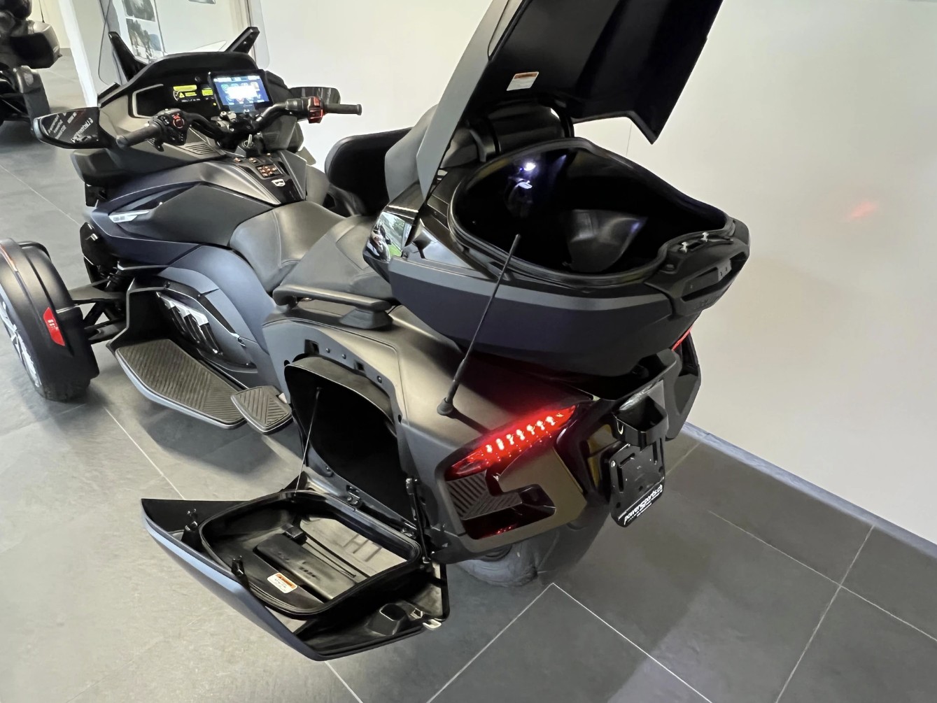 CAN-AM Spyder RT Sea to Sky-image-6