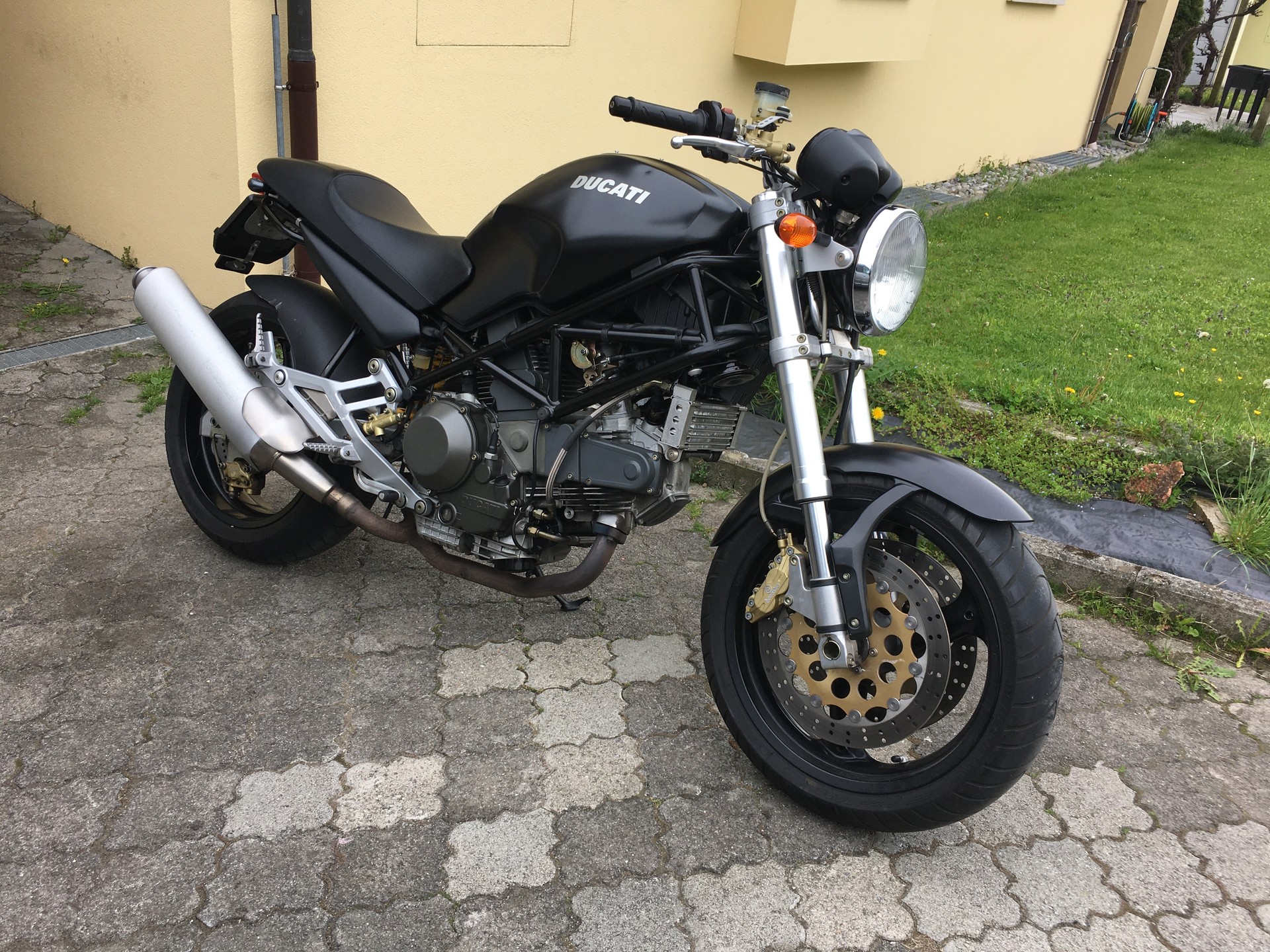 DUCATI Monster 900 i.e. Dark-image-2