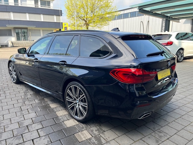 BMW 530d xDrive Touring Sport Line Steptronic-image-2