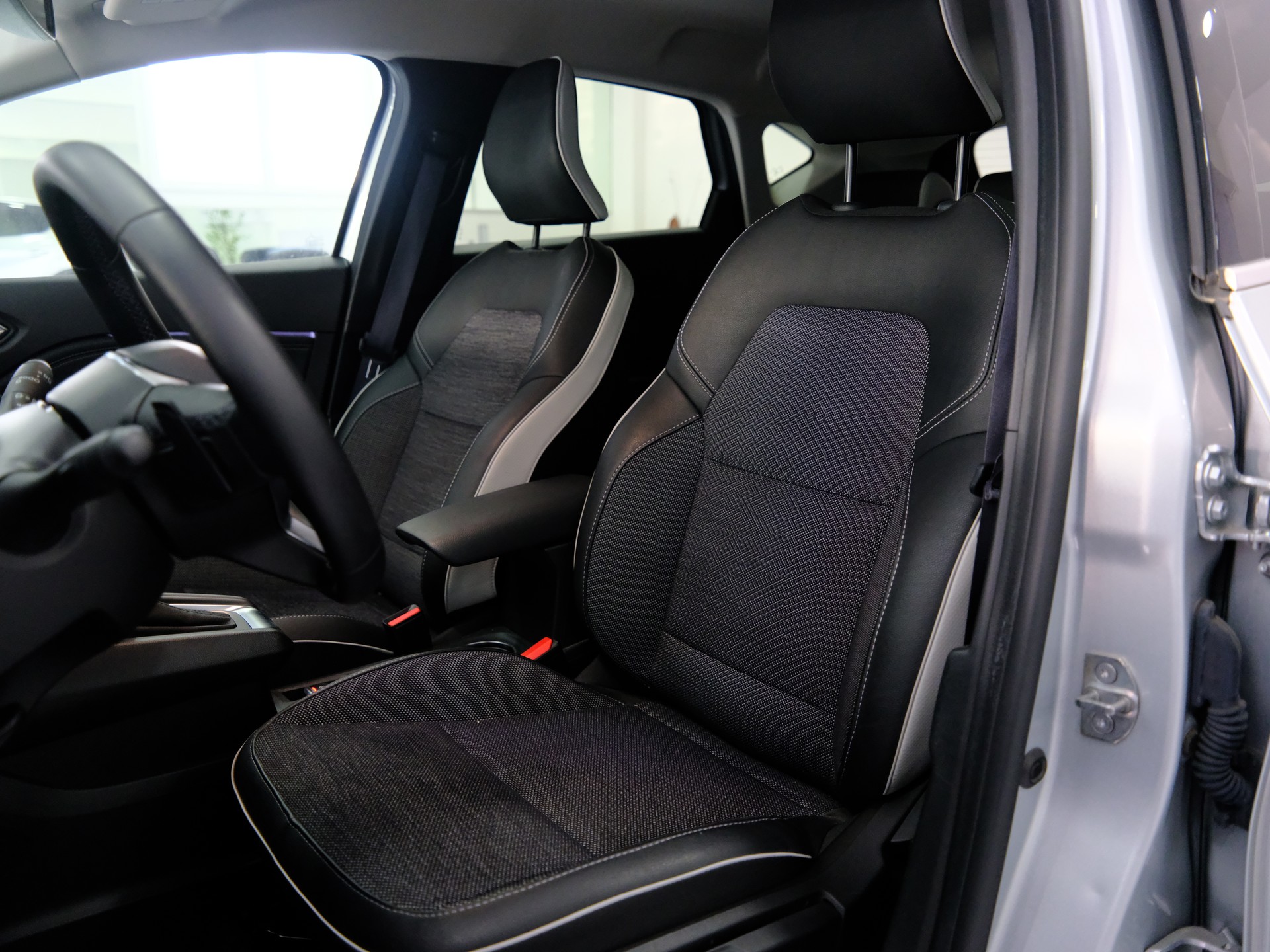 RENAULT Captur 1.3 TCe Techno EDC-image-9