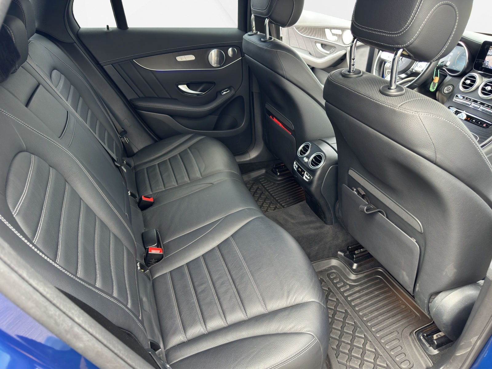 MERCEDES-BENZ GLC 400 d AMG Line 4m-image-17