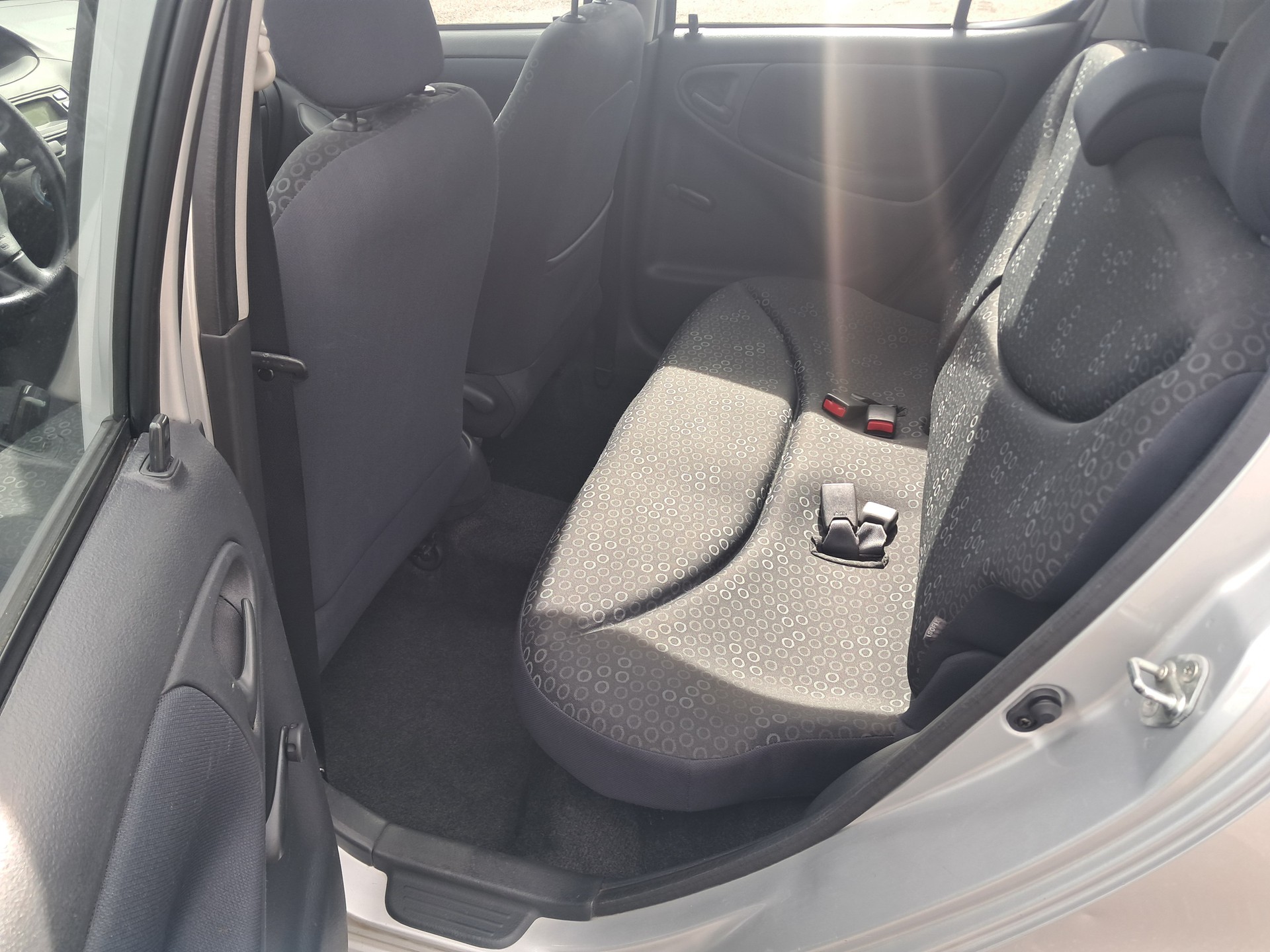 TOYOTA Yaris 1.3 Linea Sol-image-6