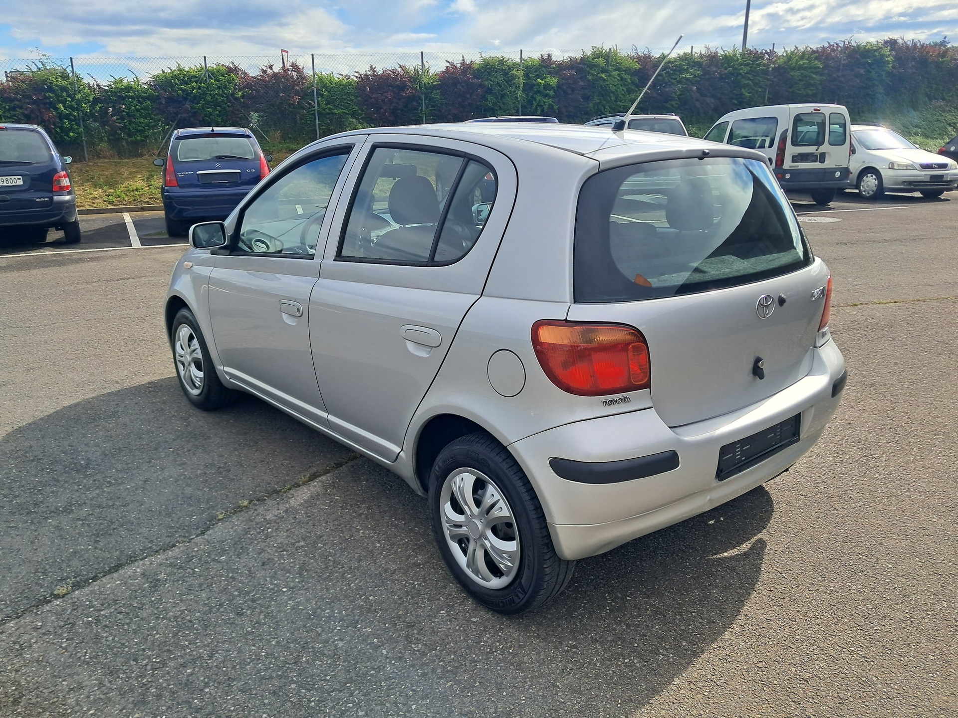TOYOTA Yaris 1.3 Linea Sol-image-4