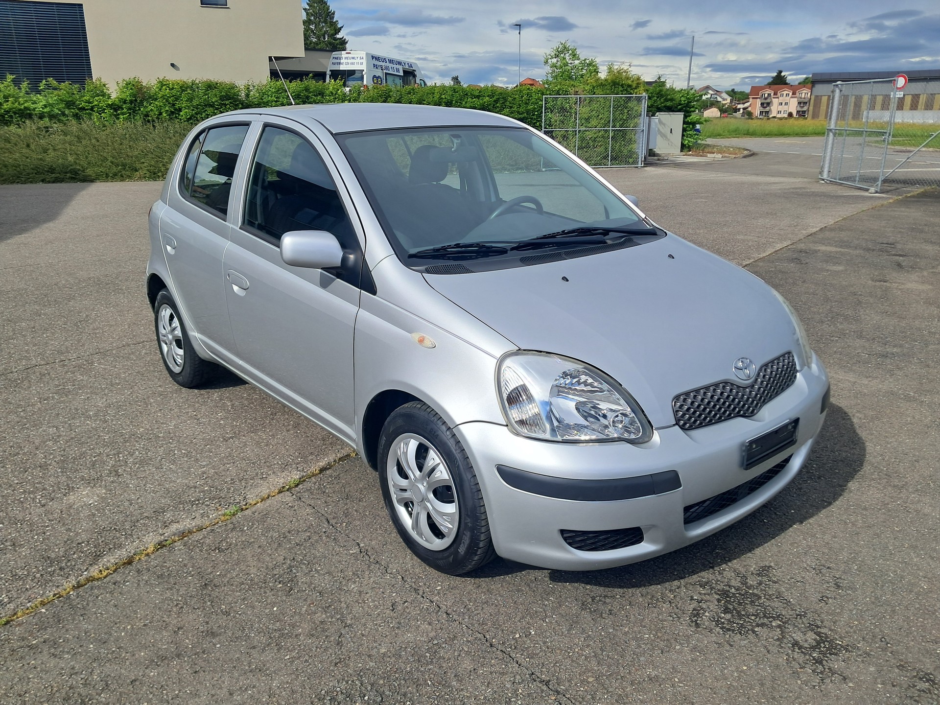 TOYOTA Yaris 1.3 Linea Sol-image-3