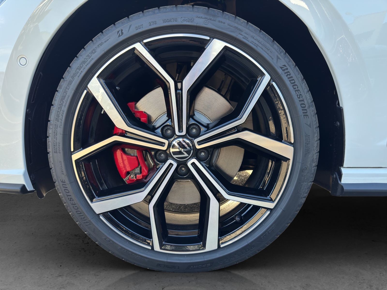 VW Polo 2.0 TSI GTI DSG-image-12
