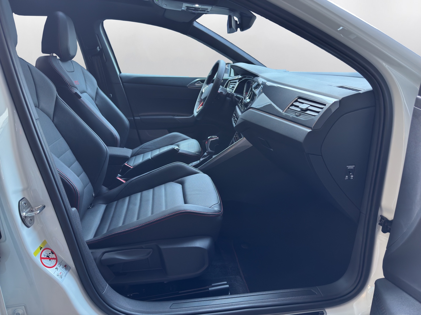 VW Polo 2.0 TSI GTI DSG-image-13