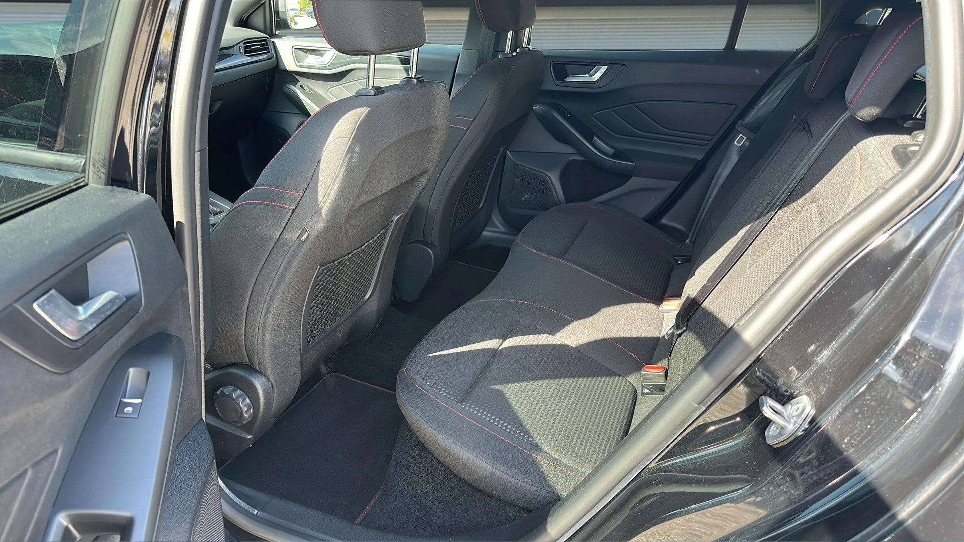FORD Focus 1.0 MHEV ST-Line X Automat 155PS-image-12