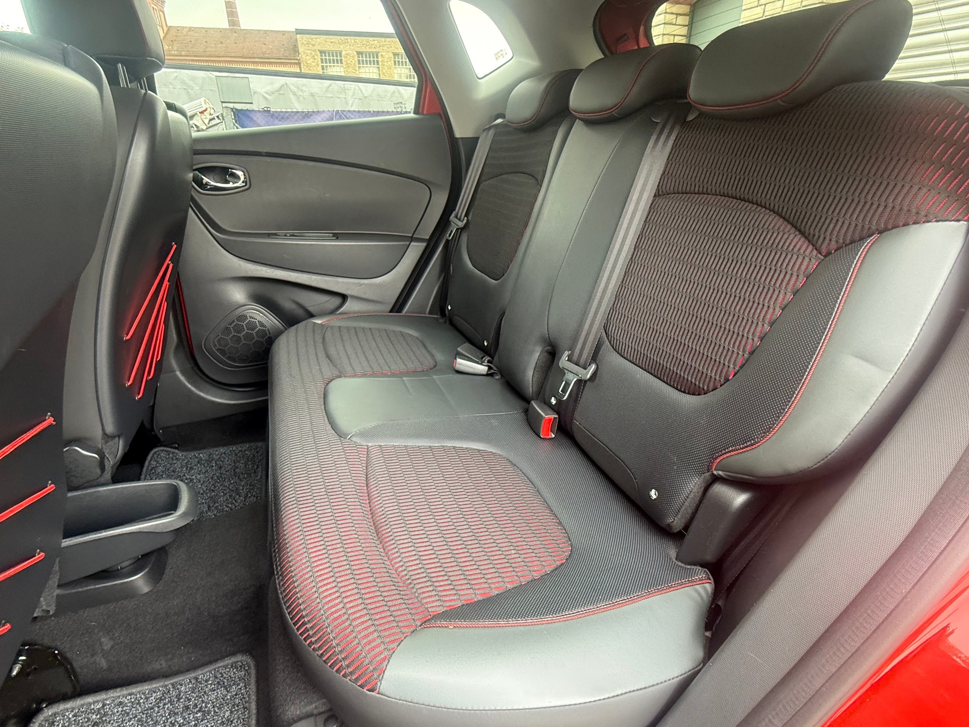 RENAULT Captur 1.2 T Helly Hansen EDC-image-10