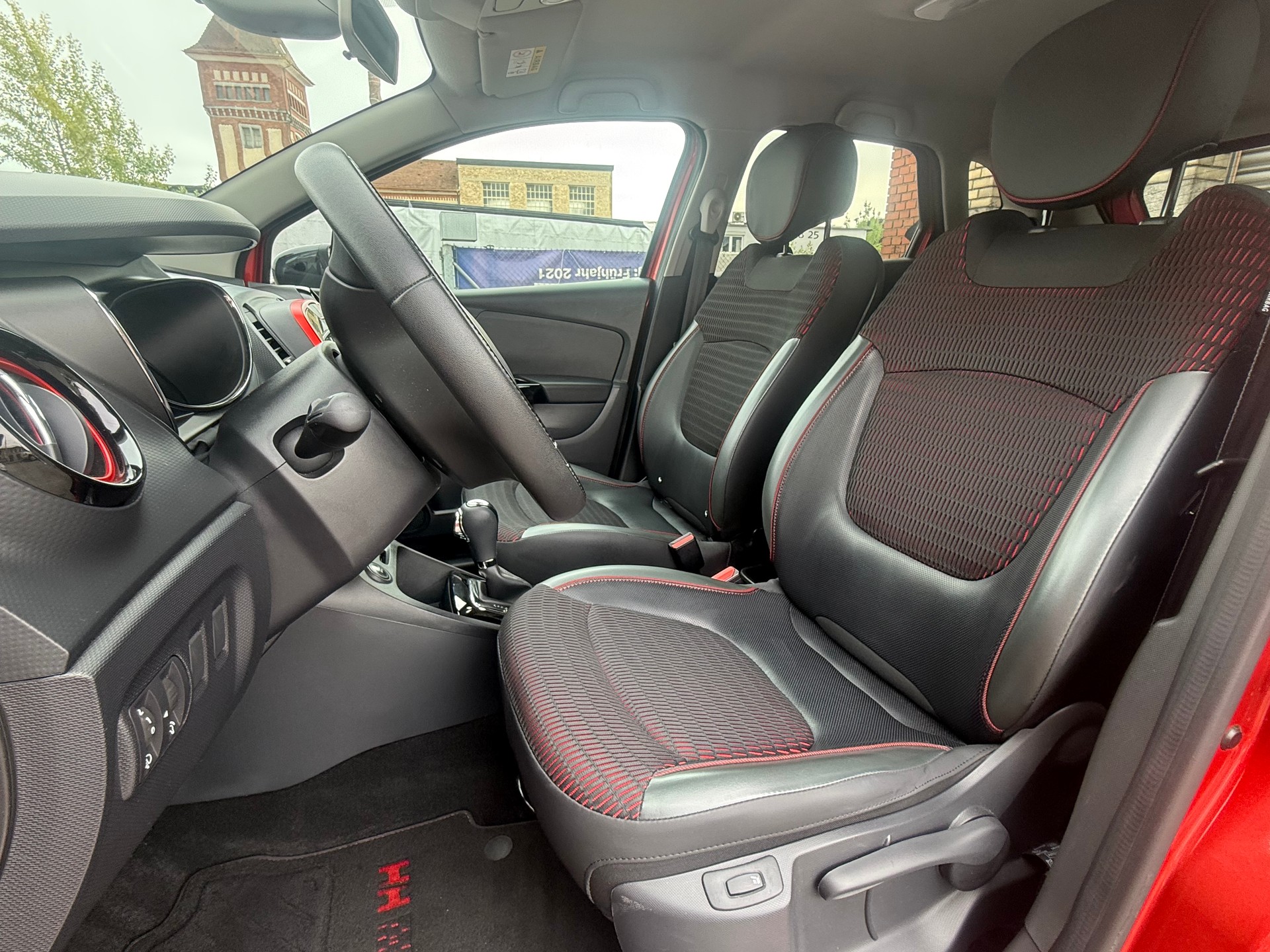 RENAULT Captur 1.2 T Helly Hansen EDC-image-9