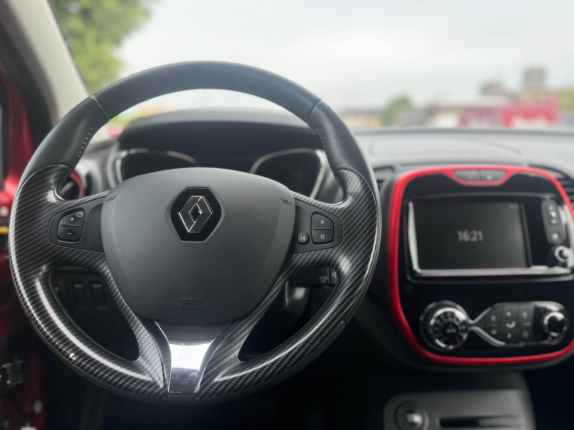 RENAULT Captur 1.2 T Helly Hansen EDC-image-8