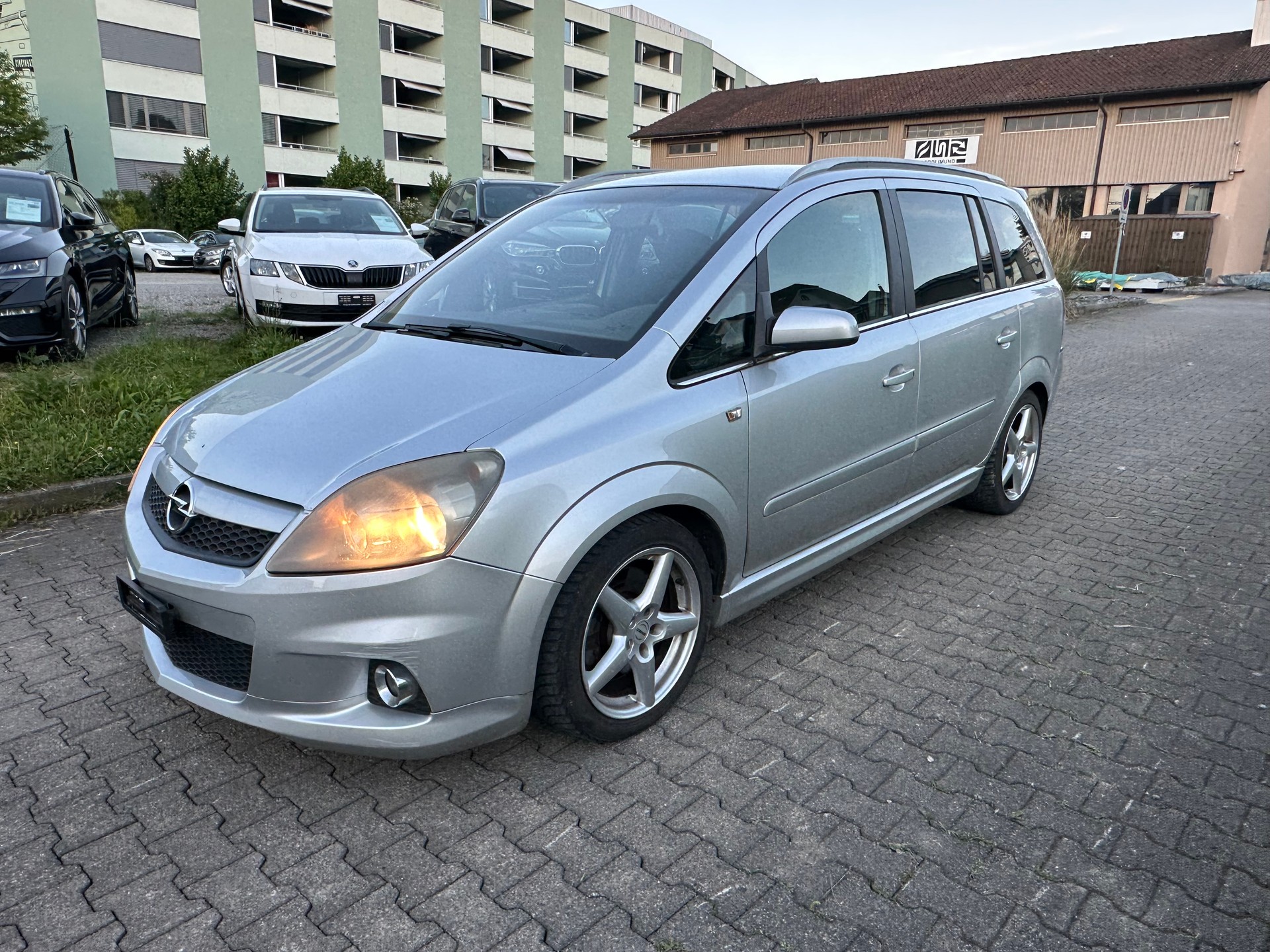 OPEL Zafira 2.0i 16V Turbo OPC-image-1
