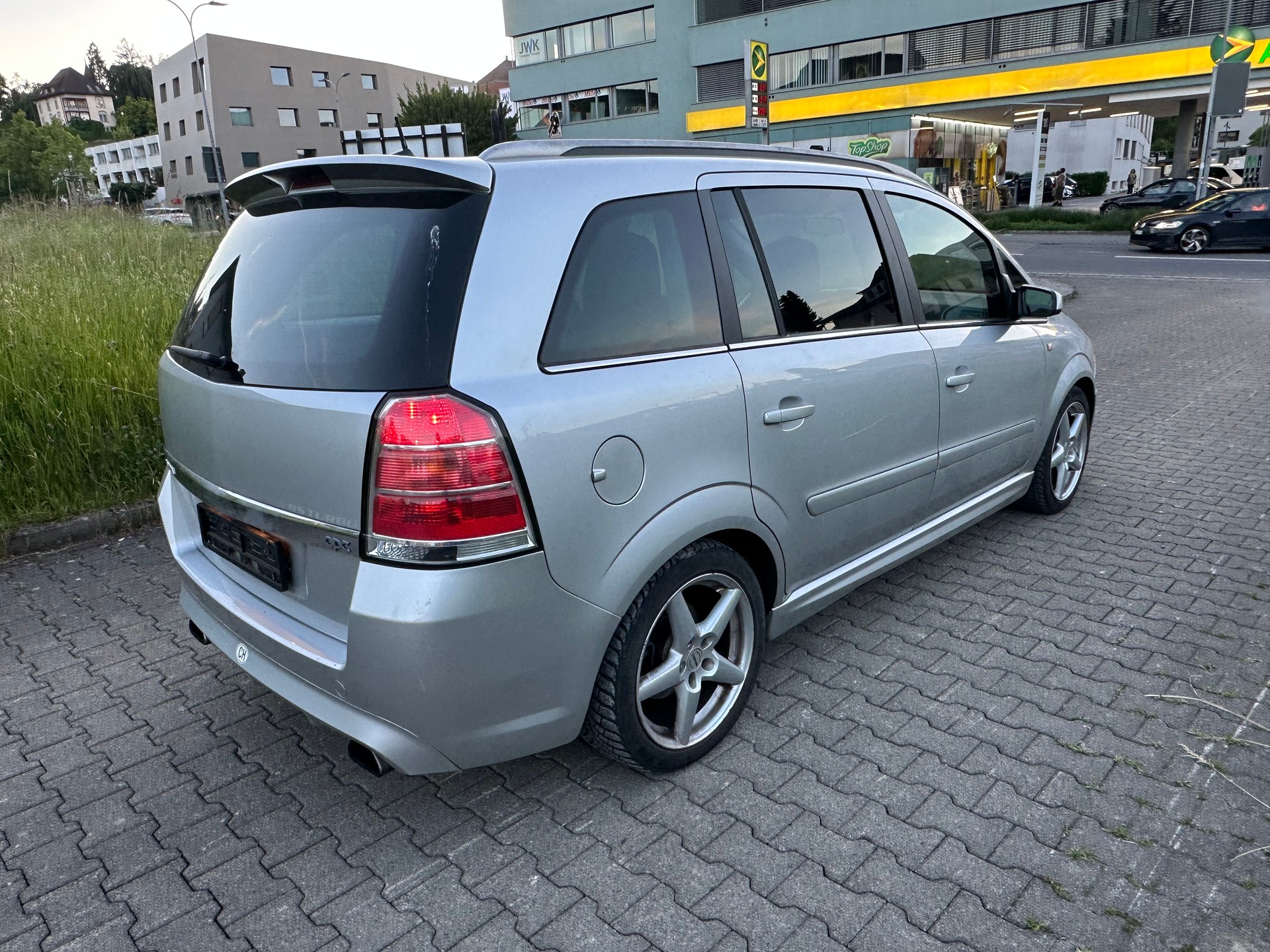OPEL Zafira 2.0i 16V Turbo OPC-image-4