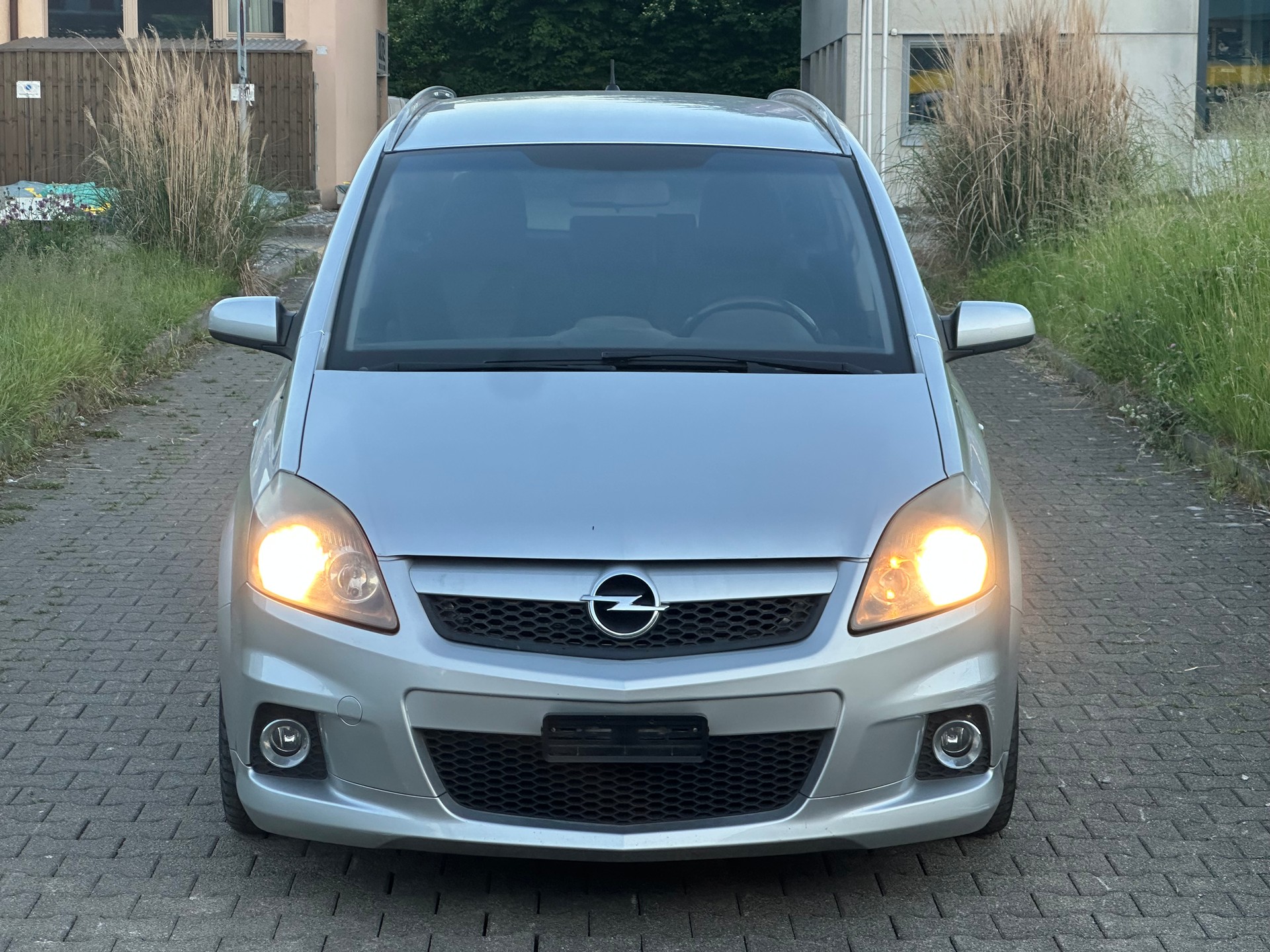 OPEL Zafira 2.0i 16V Turbo OPC