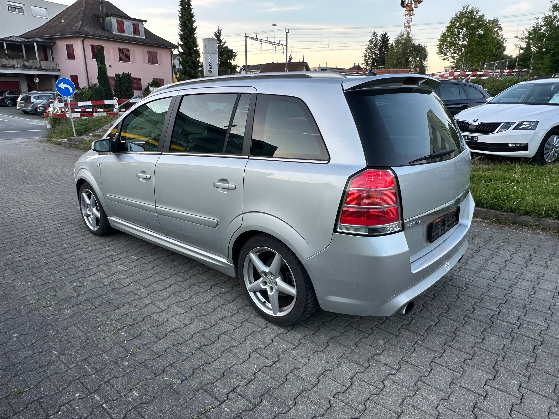OPEL Zafira 2.0i 16V Turbo OPC-image-2