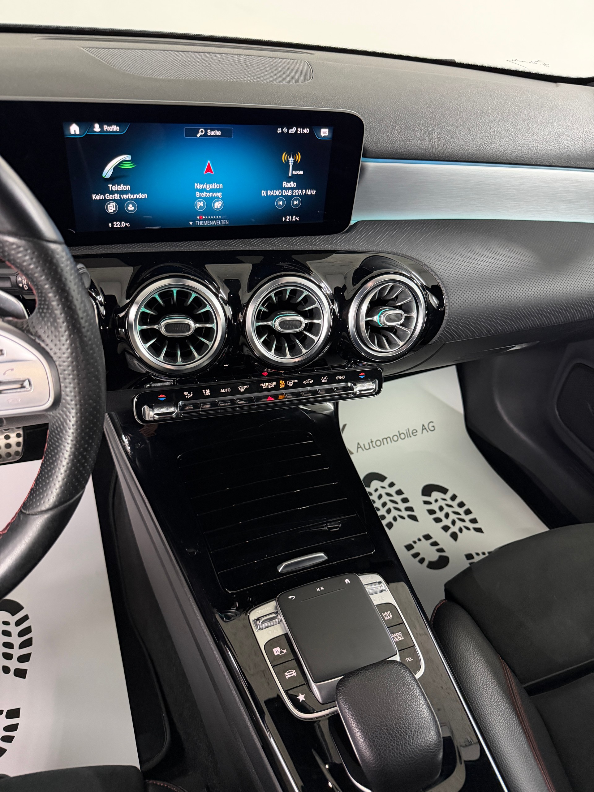 MERCEDES-BENZ A 200 AMG Line Cosmos Black Metallic 7G-DCT / RF-Kamera / Keyless Go / Leder / Ambientebeleuchtung / Premium-Paket /-image-11