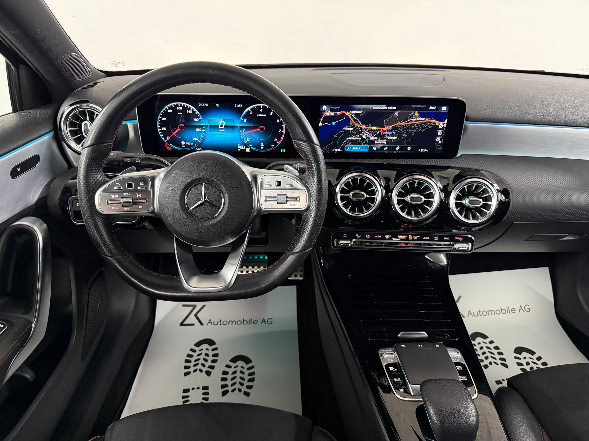 MERCEDES-BENZ A 200 AMG Line Cosmos Black Metallic 7G-DCT / RF-Kamera / Keyless Go / Leder / Ambientebeleuchtung / Premium-Paket /-image-9