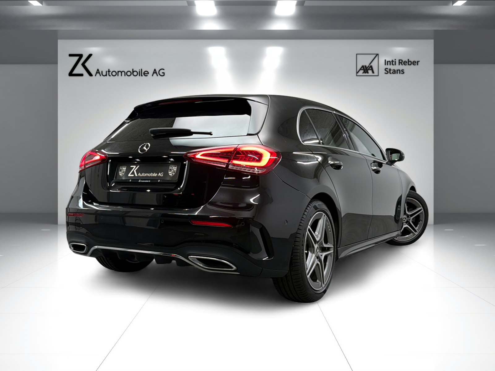 MERCEDES-BENZ A 200 AMG Line Cosmos Black Metallic 7G-DCT / RF-Kamera / Keyless Go / Leder / Ambientebeleuchtung / Premium-Paket /-showroom-element-1