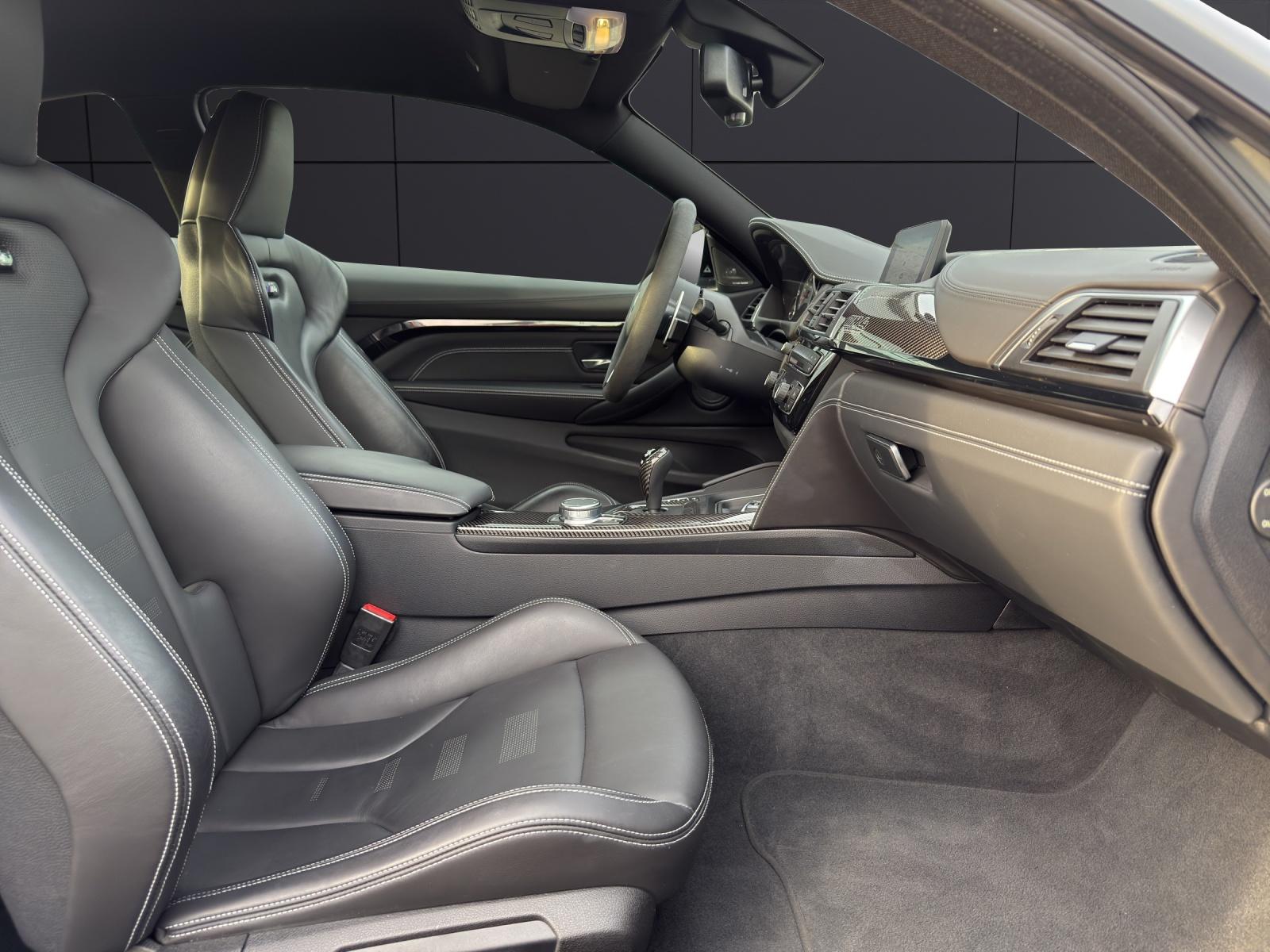 BMW M4 Competition Coupé-image-10