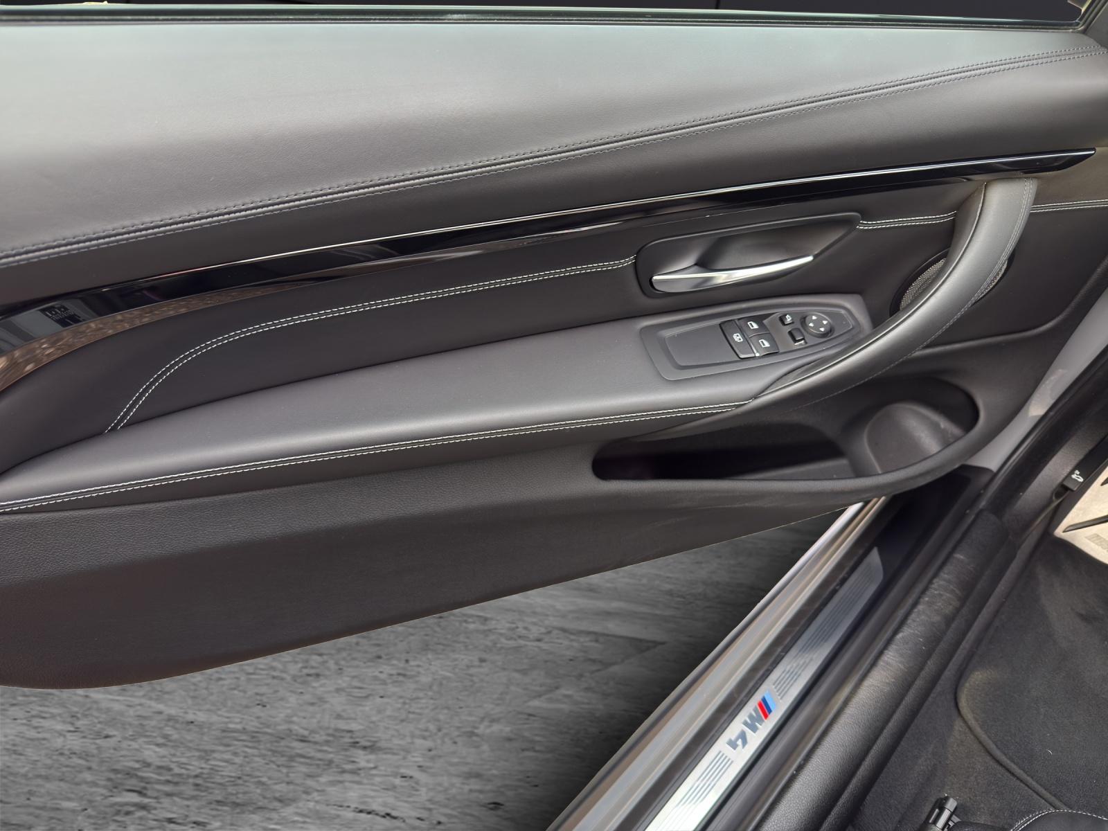 BMW M4 Competition Coupé-image-12
