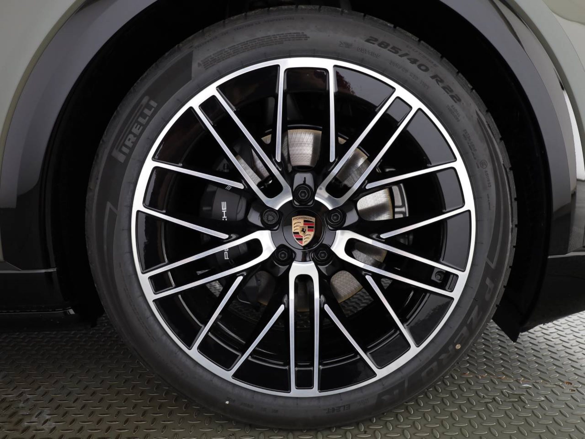 PORSCHE Cayenne Electric-image-8
