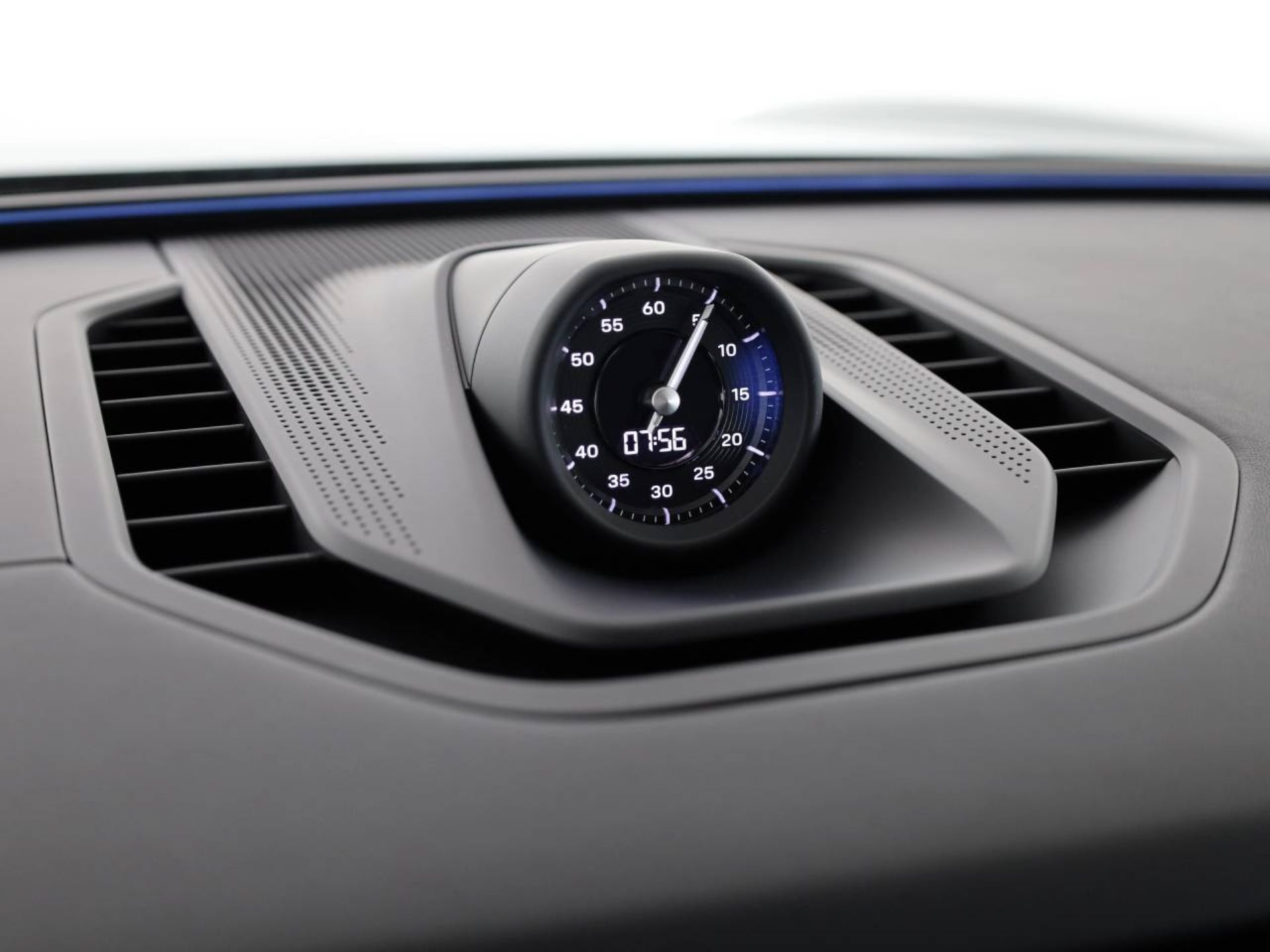 PORSCHE Cayenne Electric-image-14