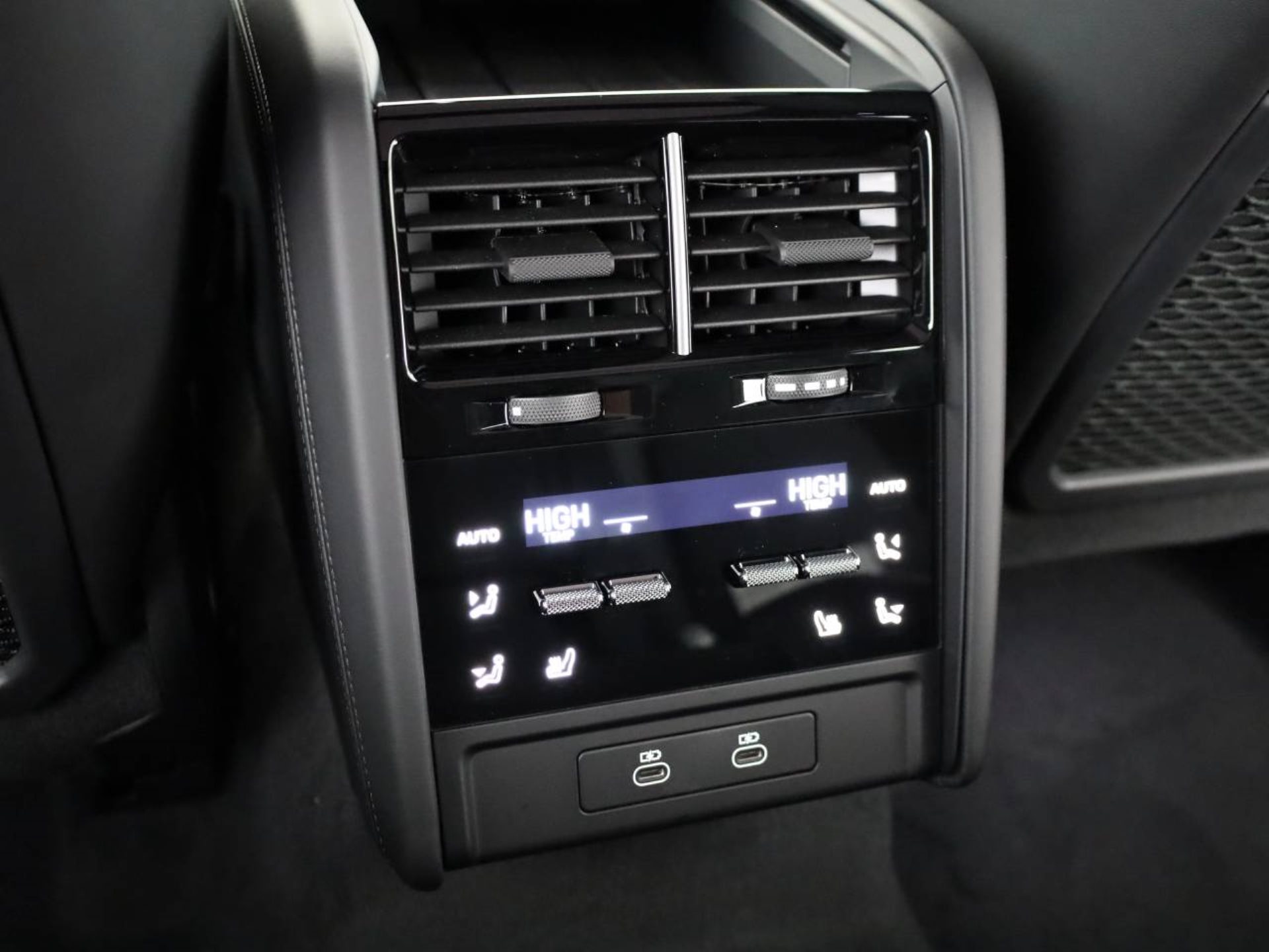 PORSCHE Cayenne Electric-image-17