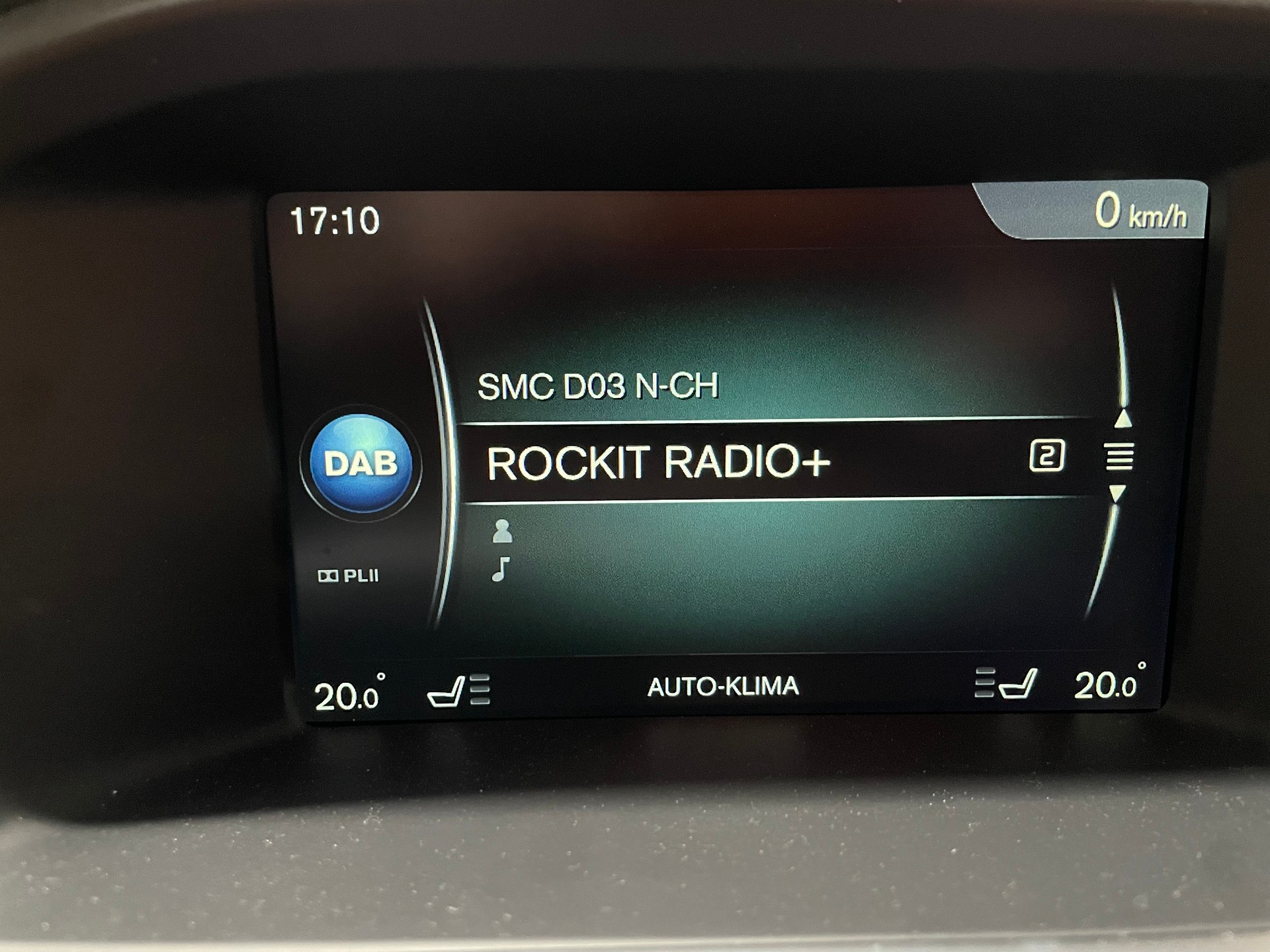 VOLVO D4 AWD R-Design-image-16