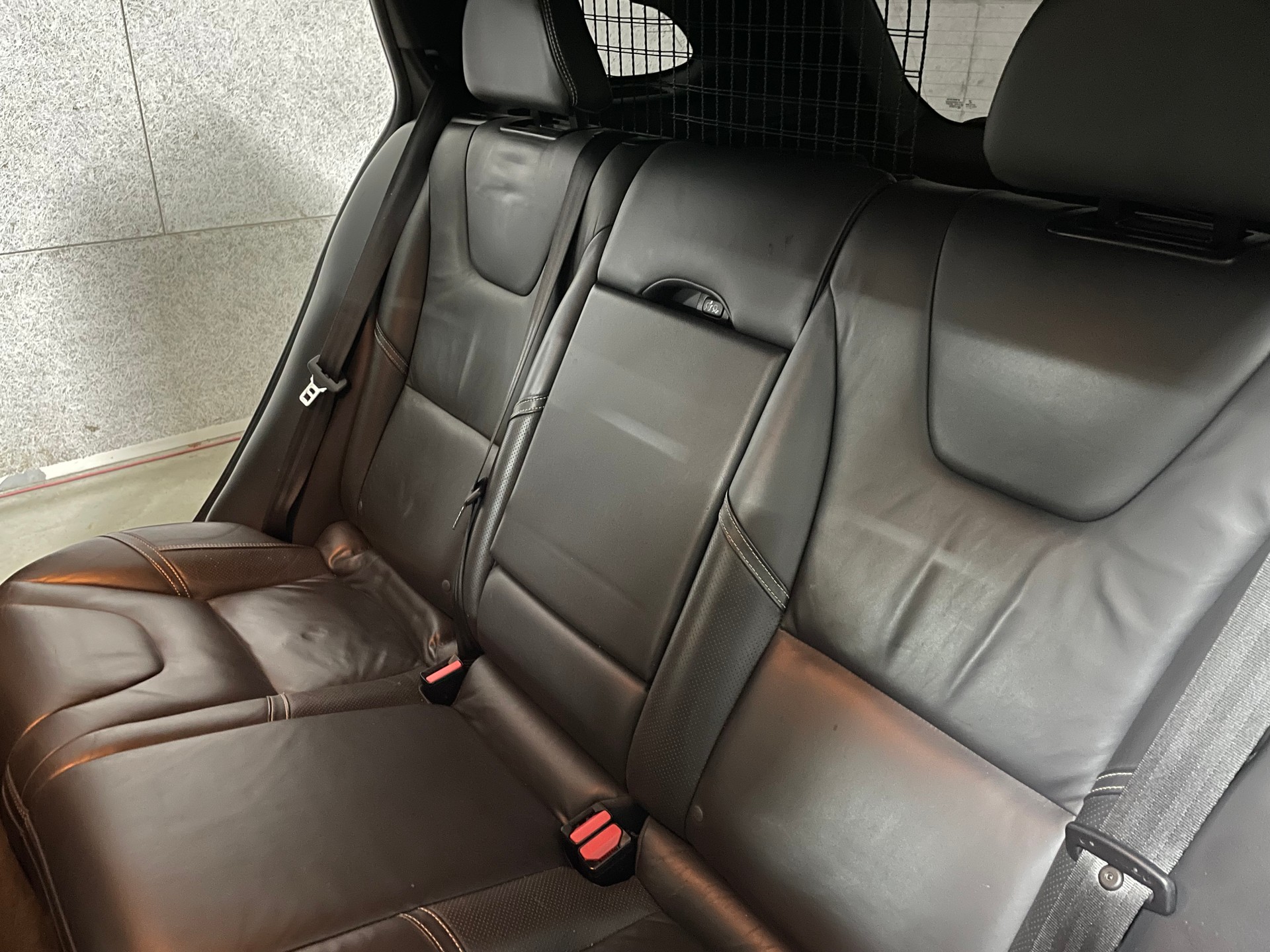VOLVO D4 AWD R-Design-image-11