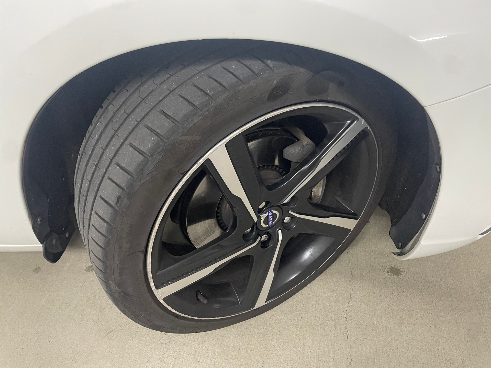 VOLVO D4 AWD R-Design-image-7