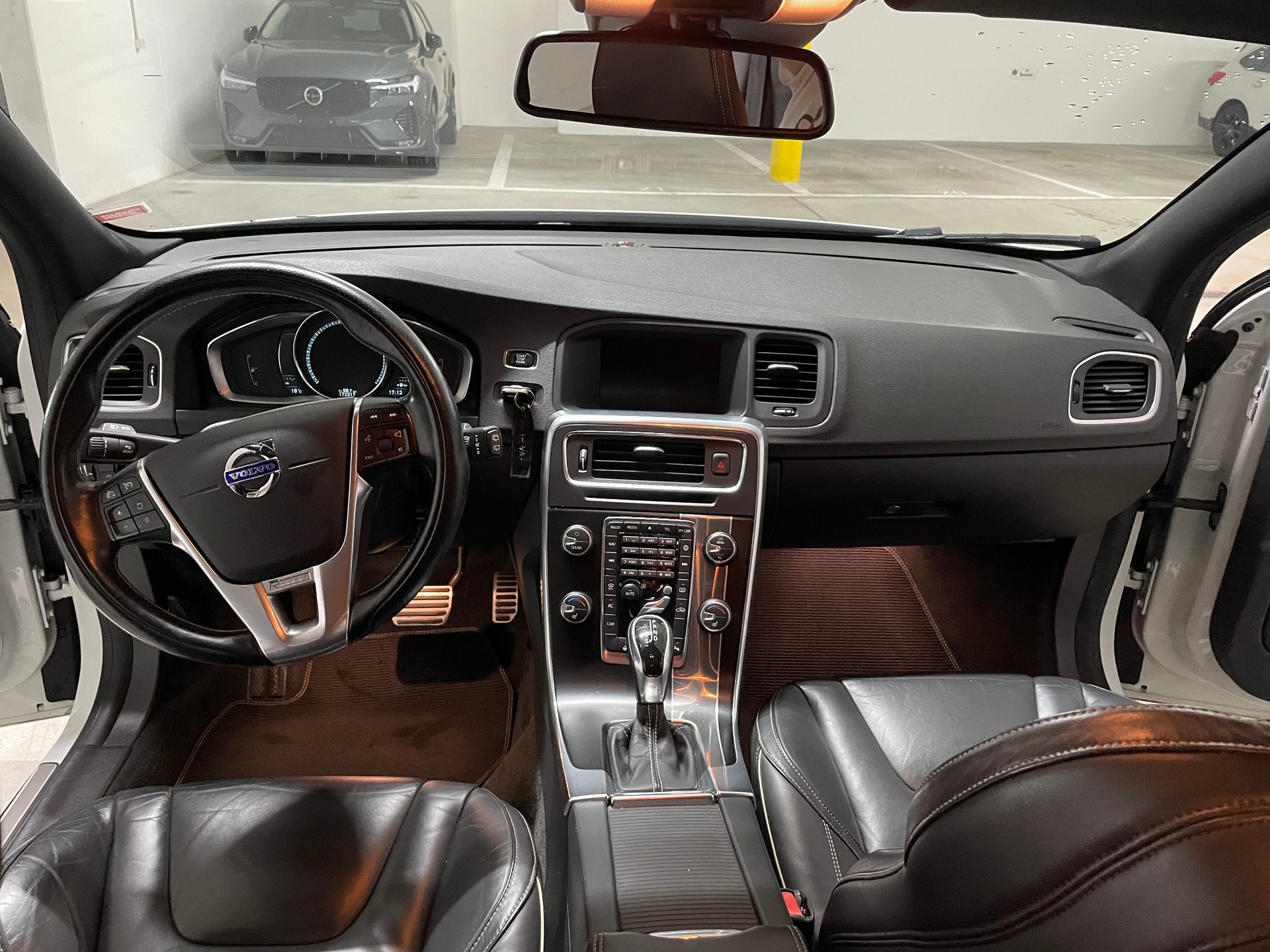 VOLVO D4 AWD R-Design-image-9