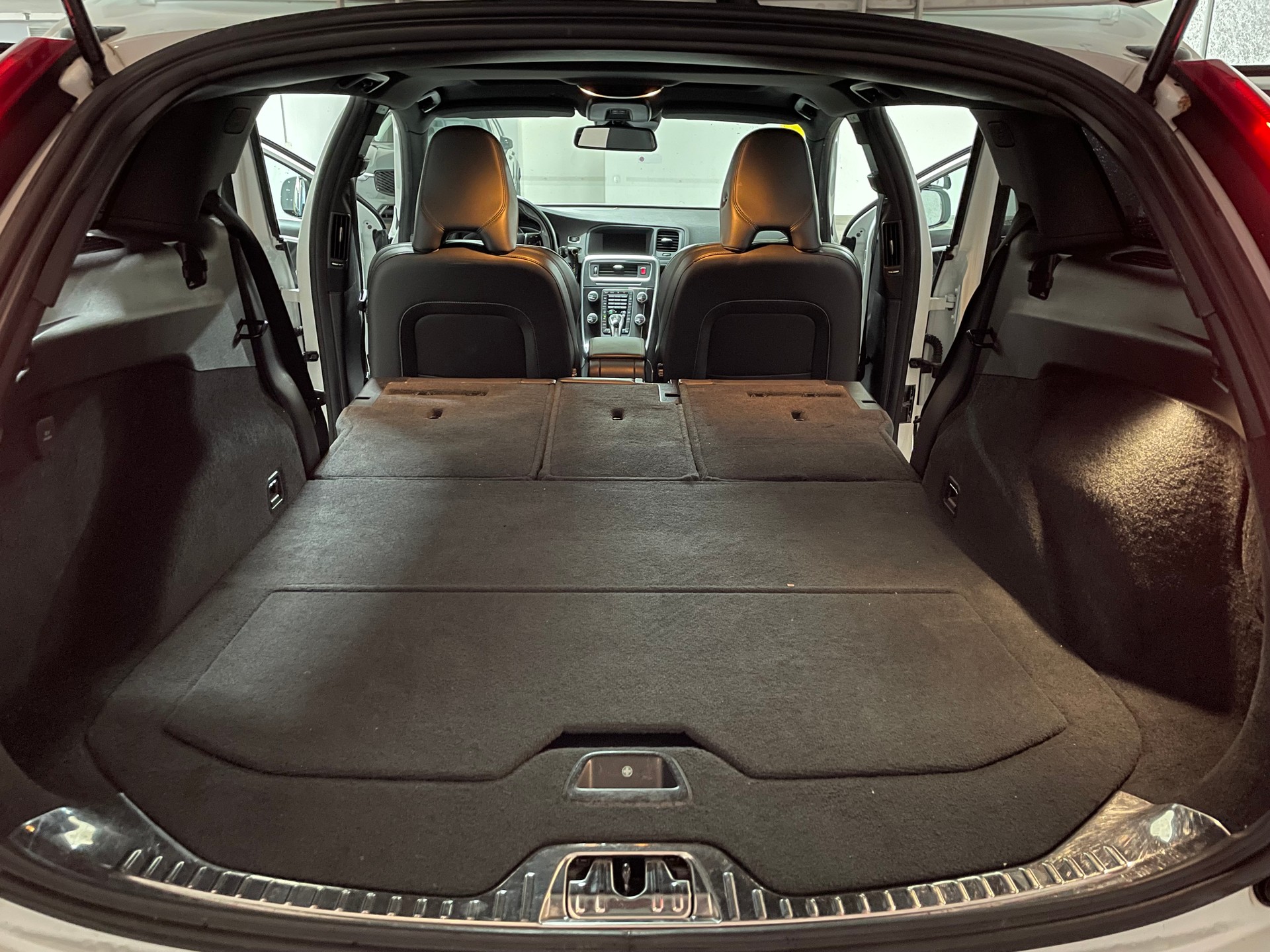 VOLVO D4 AWD R-Design-image-13
