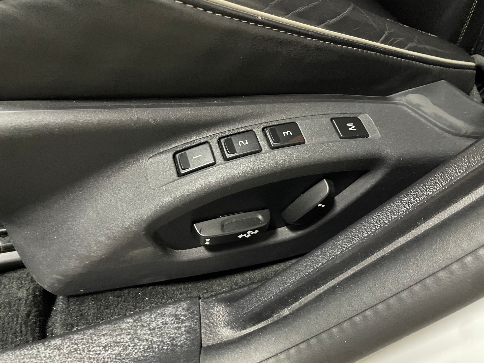 VOLVO D4 AWD R-Design-image-18