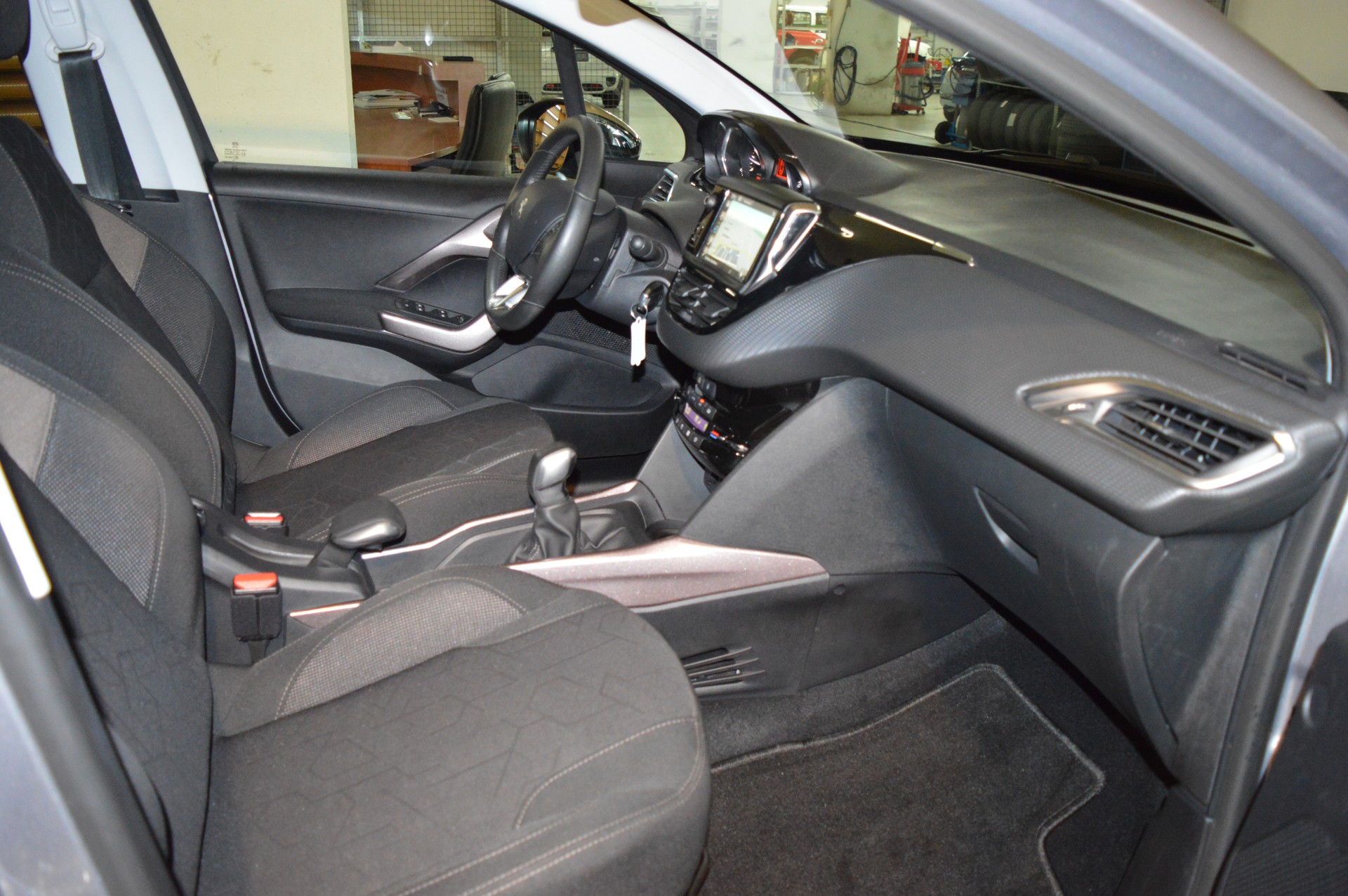 PEUGEOT 2008 1.2 PureTech Style-image-10