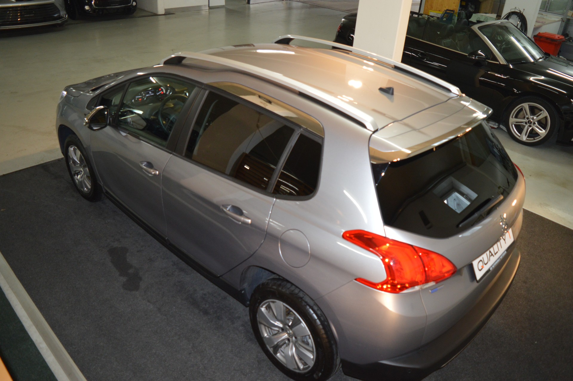 PEUGEOT 2008 1.2 PureTech Style-image-4