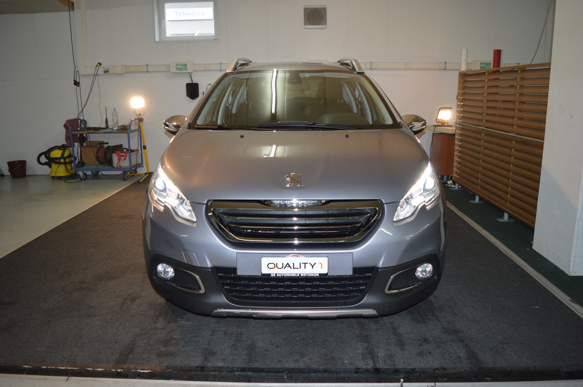 PEUGEOT 2008 1.2 PureTech Style-showroom-element-1