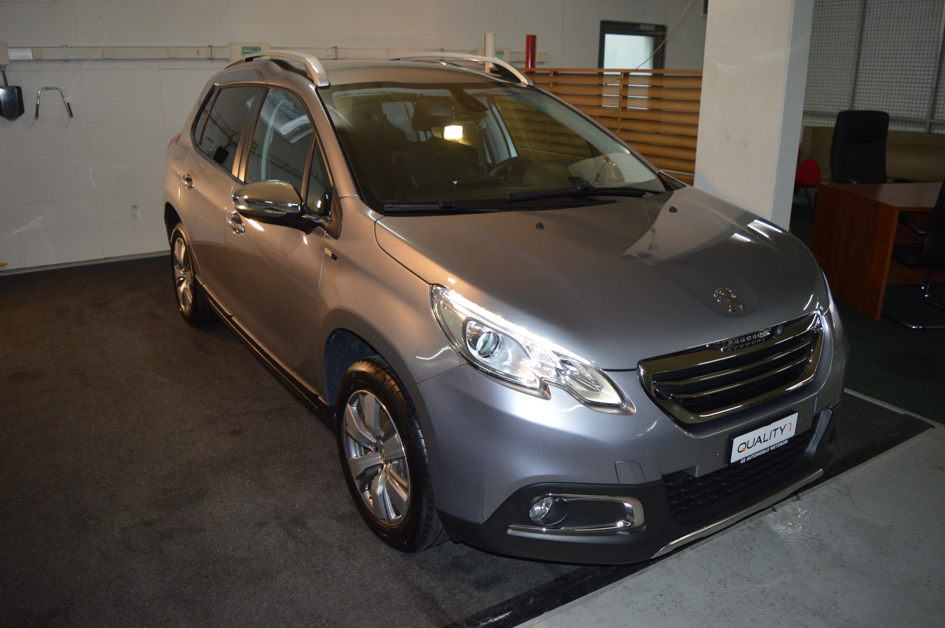 PEUGEOT 2008 1.2 PureTech Style-showroom-element-3