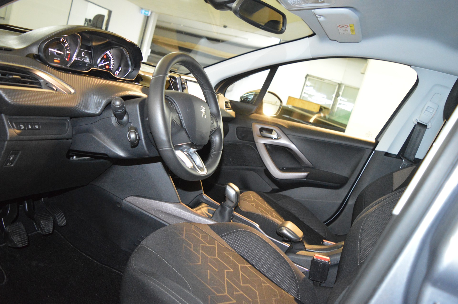 PEUGEOT 2008 1.2 PureTech Style-image-8