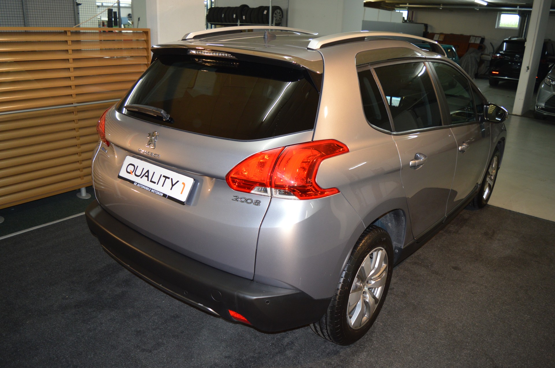 PEUGEOT 2008 1.2 PureTech Style-image-6