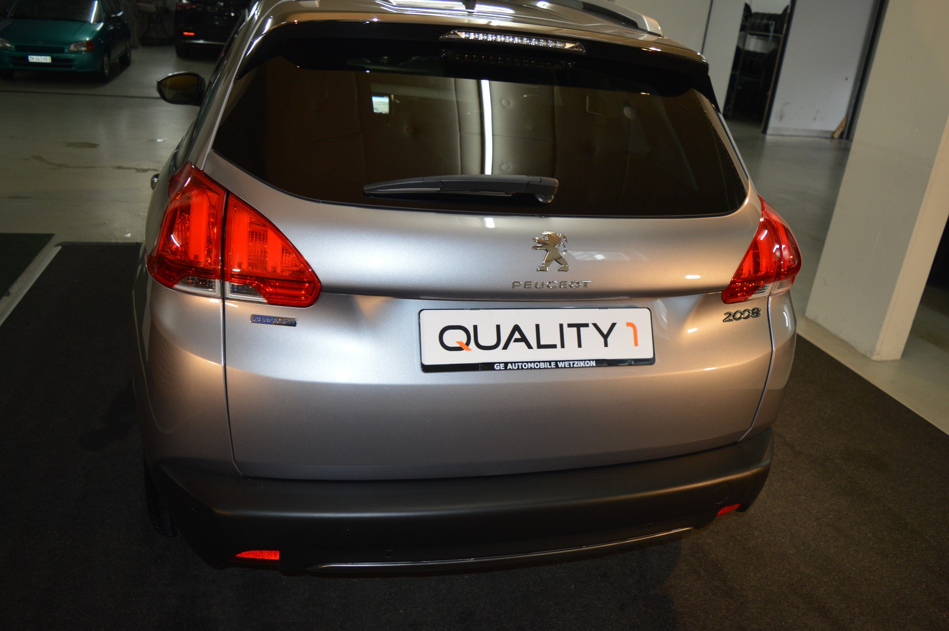 PEUGEOT 2008 1.2 PureTech Style-image-13