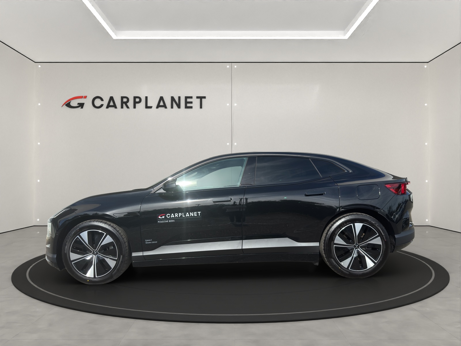 POLESTAR 4 Long Range Single Motor-showroom-element-1