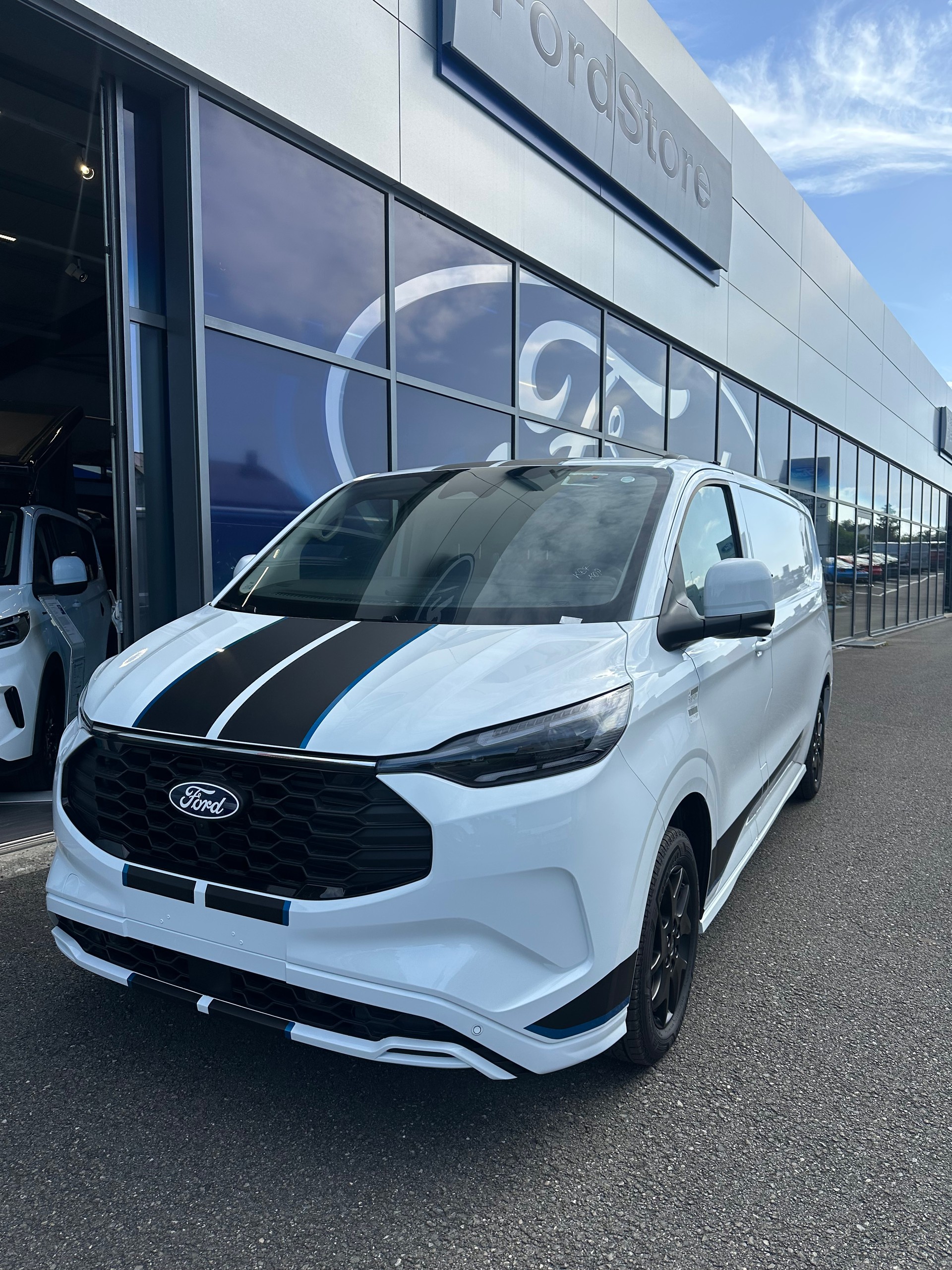 FORD Transit Custom Van 320 L2 2.5 Durat Sport/PHEV-image-1