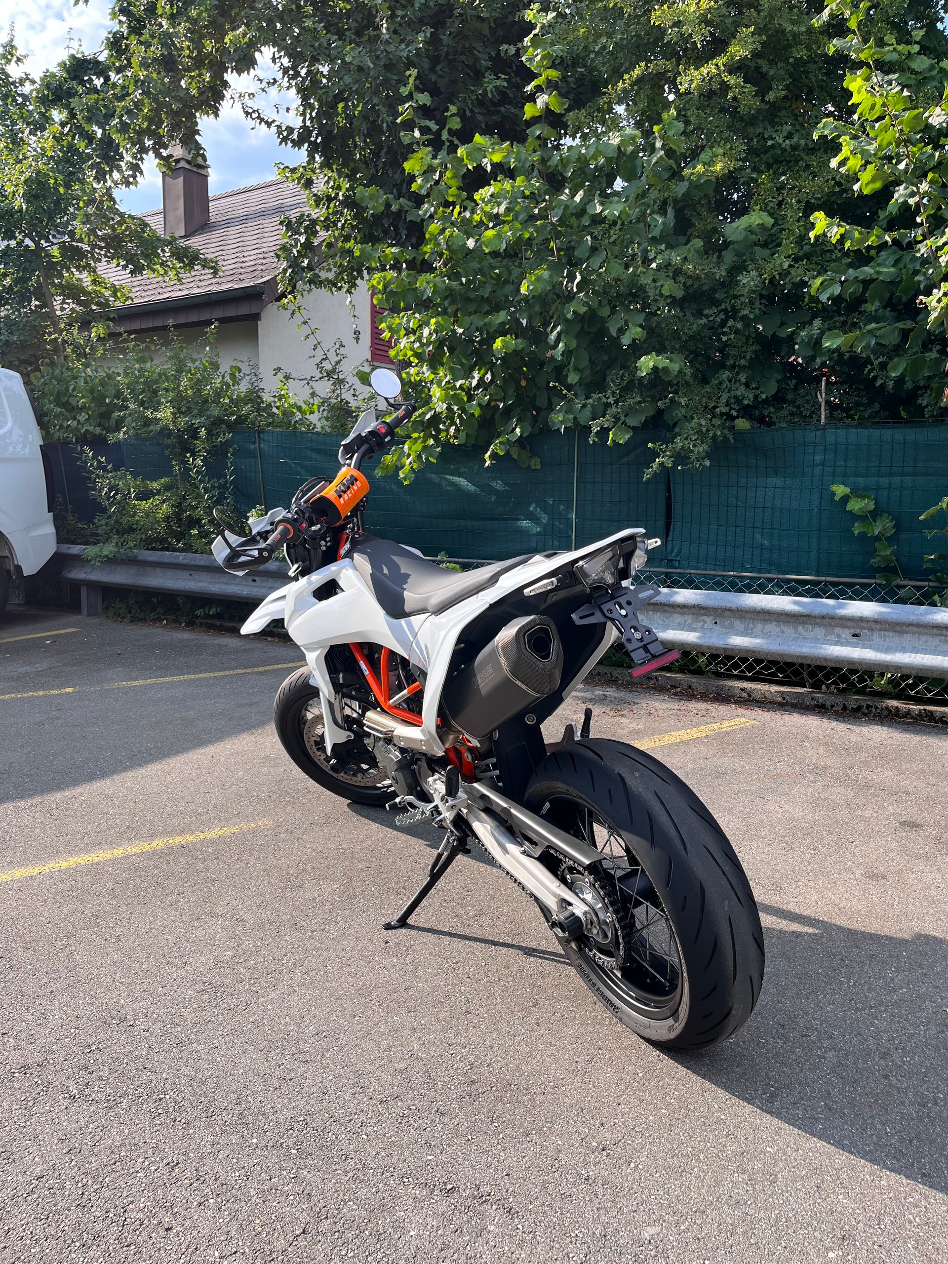 KTM 690 SMC R ABS-image-3