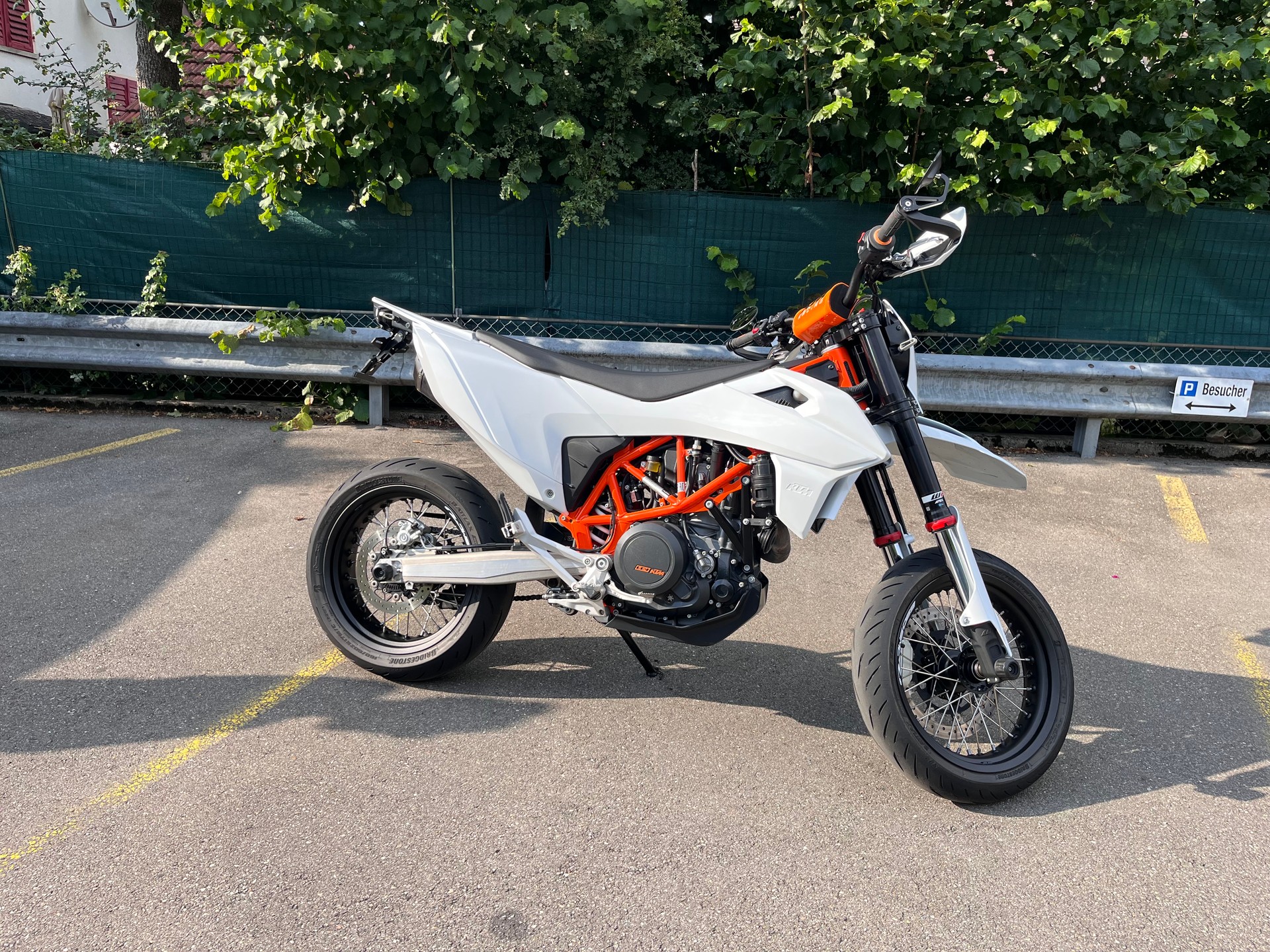 KTM 690 SMC R ABS-image-4