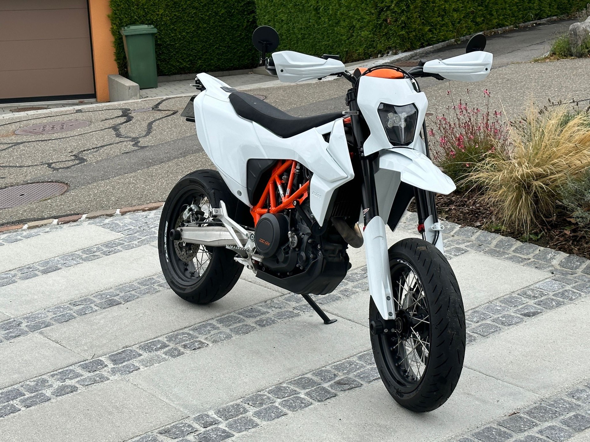 KTM 690 SMC R ABS-image-0