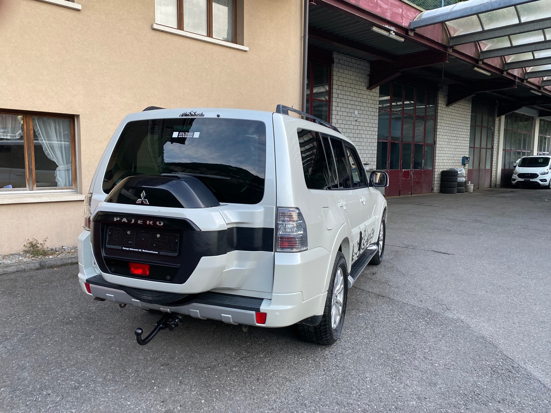 MITSUBISHI Pajero 3.2 DI-D Diamond Automatic-image-13