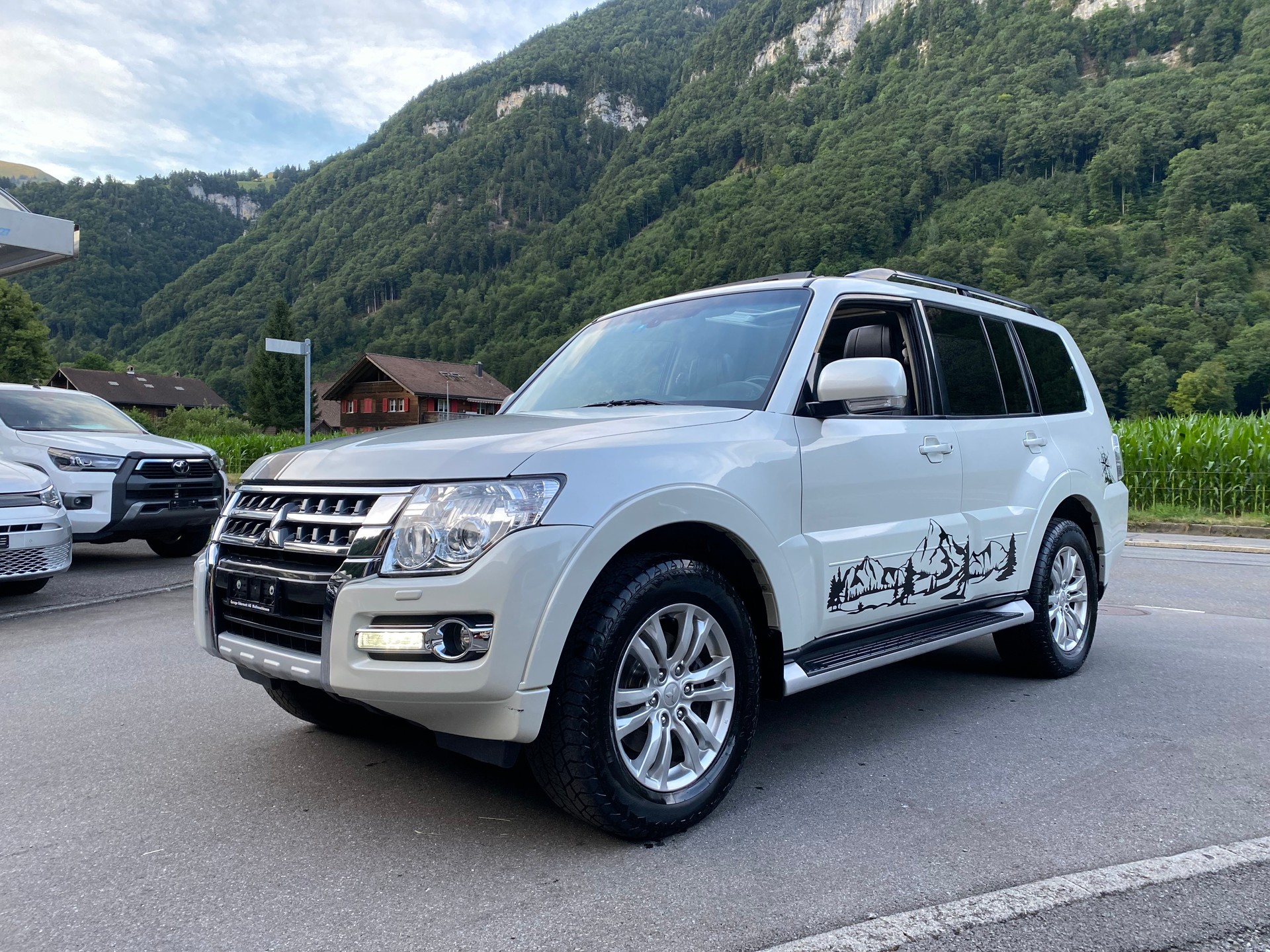 MITSUBISHI Pajero 3.2 DI-D Diamond Automatic-image-1