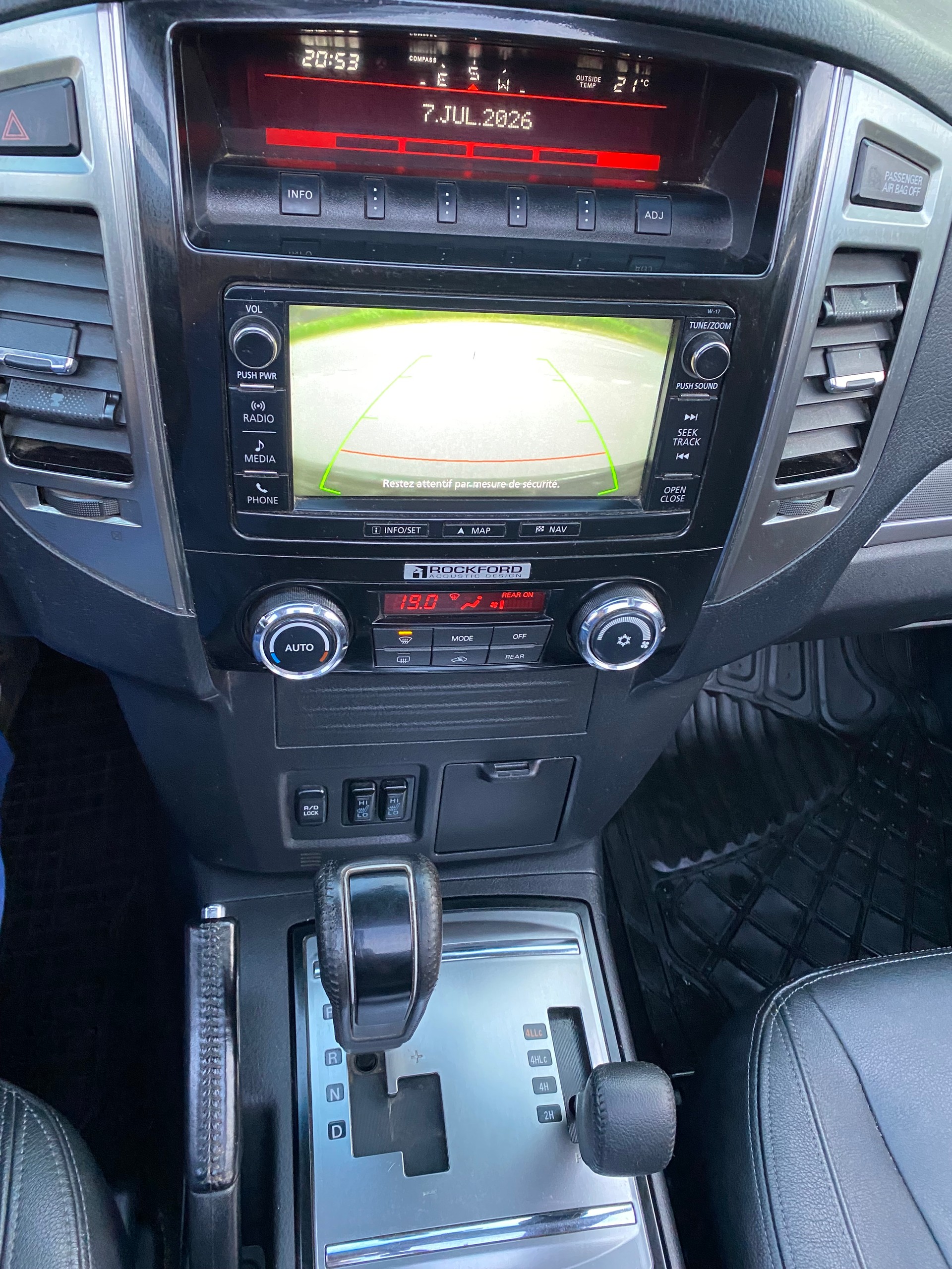 MITSUBISHI Pajero 3.2 DI-D Diamond Automatic-image-4