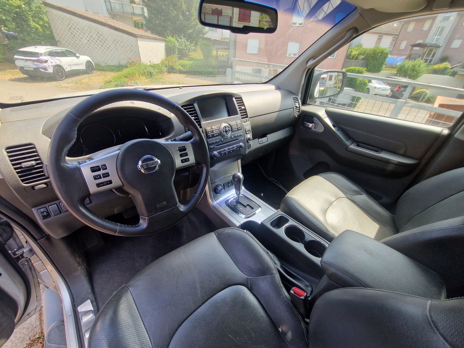 NISSAN Navara V6 Double Cab LE 3.0 dCi 4WD Automat-image-4