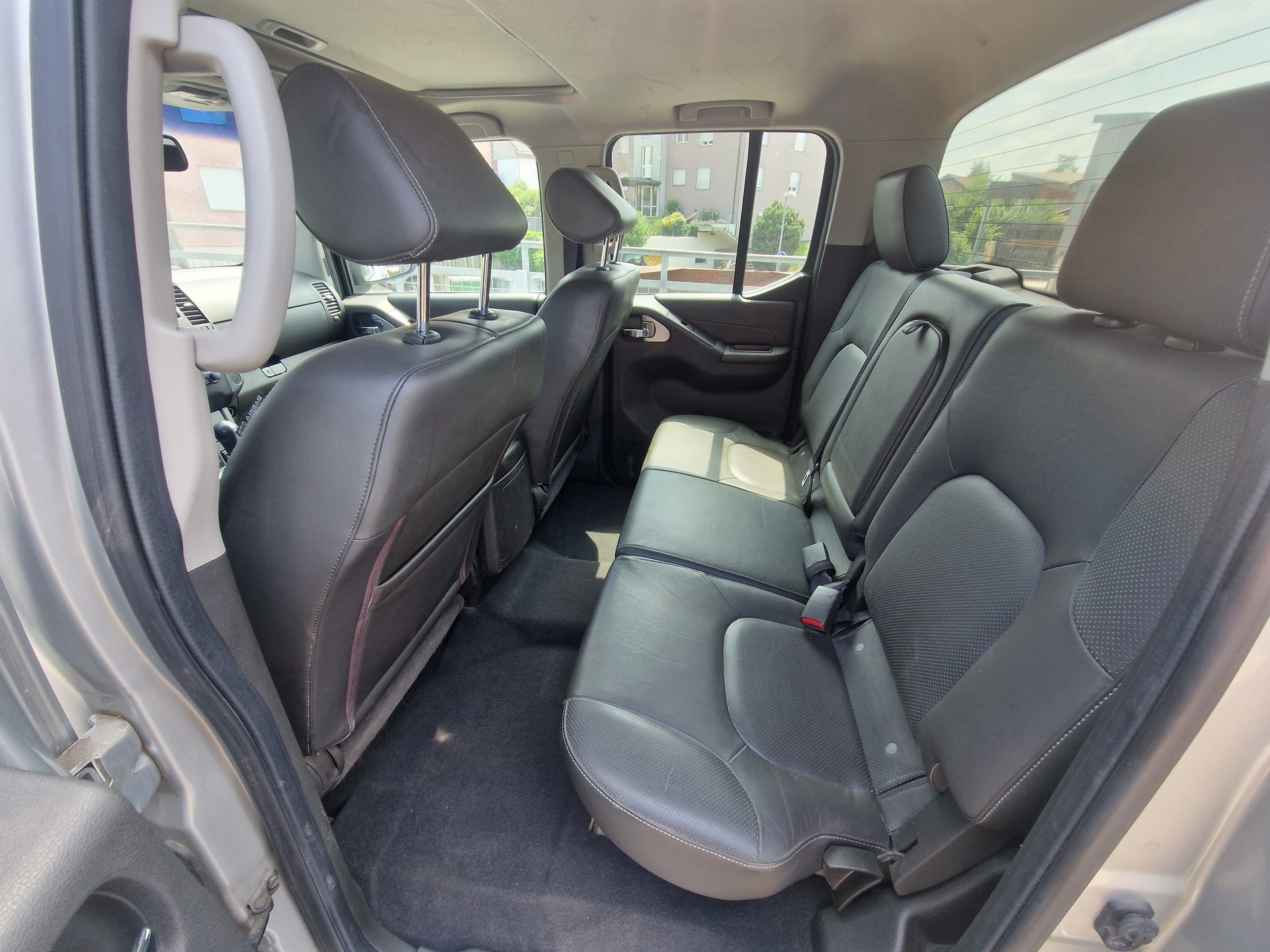 NISSAN Navara V6 Double Cab LE 3.0 dCi 4WD Automat-image-6