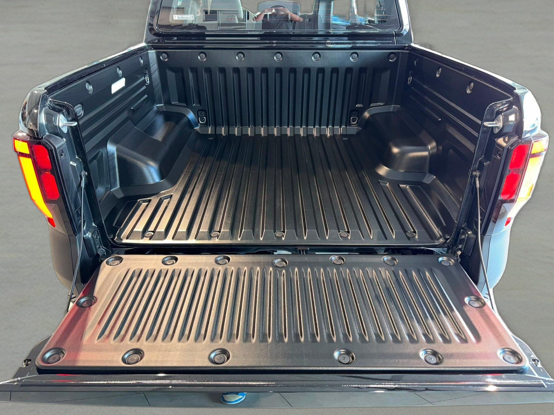 KGM-SsangYong Musso 2.2 e-XDI Titanium-showroom-element-3